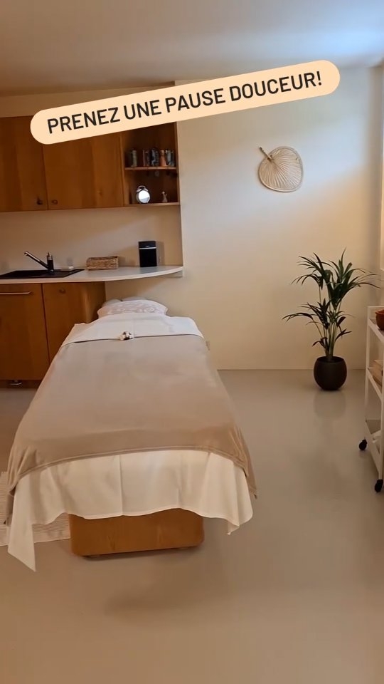 Prenez une pause douceur!
Je vous propose différents soins, massage détente, massage énergétique, drainage lymphatique et réflexologie.
Le cabinet sera ouvert pendant les Fêtes de fin d'année dès le 29 décembre. C’est une période idéale pour prendre un moment pour soi, se détendre et commencer la nouvelle année en douceur.
N’hésitez pas à réserver votre soin dès maintenant. Au plaisir de vous accueillir !
Brigitte Borloz
🌿Je me réjouis de vous rencontrer
📍 Cabinet Corporelle.ch – Brigitte Borloz – Hameau de la Gare - Les Diablerets
🌐 Réservation en ligne : www.corporelle.ch/reservations
📱 Pour me joindre : +41 77 481 02 85 ou email : info@corporelle.ch
Thérapeute agréée ASCA et RME (selon les soins)
ARCAD Les Diablerets
Les Diablerets - Switzerland
@therapeutes.ch
#bienetre #corporellech #soinnaturel #soinholistique #relaxation #retourasoi #momentpoursoi #detentemaximale #harmonieinterieure #zenattitude #bienetrelesdiablerets #santéetbienetre