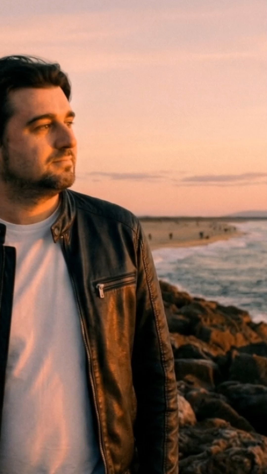 🌍💥🪐
Se la Terra colpisse Giove
🎶 5 brani inediti
📅 Fuori dal 6 gennaio
🎧 Su tutte le piattaforme digitali
Un impatto cosmico.
👉 Ascoltalo ovunque.
#AlexCasini
#SeLaTerraColpisseGiove
#NuovaMusica
#EPInedito
#MusicaItaliana
#ImpattoCosmico
#ViaggioSpaziale
#SuoniUniversali
#CosmicVibes
#SpaceMusic
#FuoriDal6Gennaio
#NewRelease
#OutNow
#StreamingNow
#AscoltaloOvunque
#NuoviSuoni
#IndieItalia
#MusicaEmergente
#PlaylistVibes