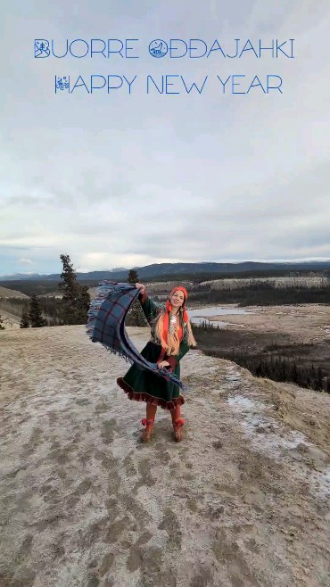 Buorre Ođđajahki!! 🌞🎄🌟 Happy New Calendar year! 🗓️ We made it to the end and here we go again! 🤩🥳
Great memories from Whitehorse, Yukon is on this video 🦌⛰️
📷 @lightwerker
#happynewyear #yukon #gákti #sápmi