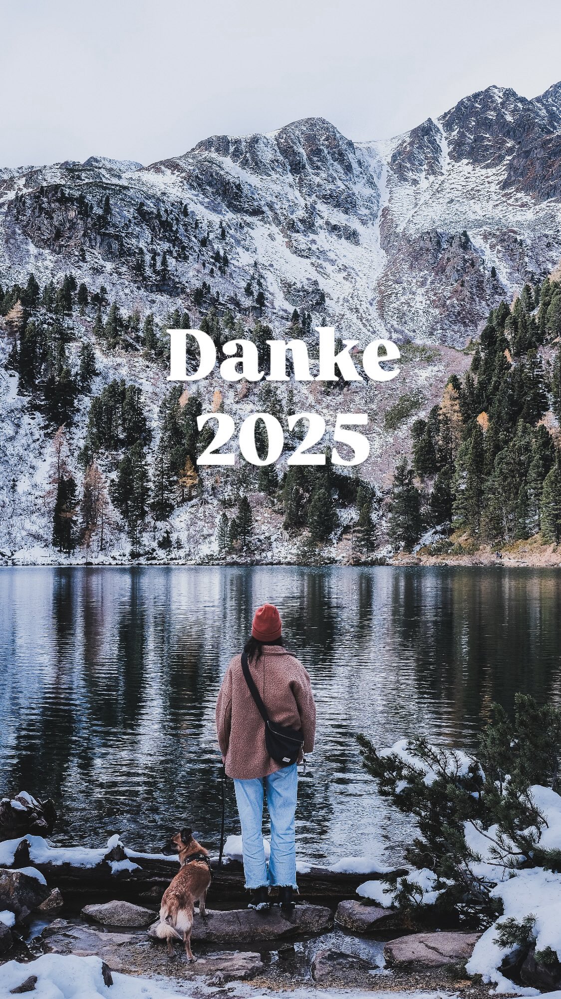 Rückblick
Es ist schon immer besonders wenn man so die Videos und Foto vom vergangenen Jahr durchschaut.
Ein Jahr mit vielen Erlebnisse, Emotionen, schönen und auch traurigen Momenten.
Die schönen Momente wie :
🌿 Unsere Entis hatten Nachwuchs ♥️🪿🦆
🌿 Schöne Ausflüge und Urlaub mit Tausenden Glühwürmchen ✨
🌿Viele Workshops mit lieben Menschen zb an der Boku in Wien 🥰
🌿Ein Dreh mit ServusTv🙌
🌿Und ein Besuch bei @sonnentor mit Dreh für die Podcast Folge „Würzige Story Teller“
🌿viele schöne Naturmonente und Garten Erfahrungen
🌿 viel kuscheln mit Sinatra
🌿Konzerte, Ayuveda Festival…
🌿 unser @kreisl_saalfelden läuft super 🤍…
Ich möchte mich bei euch auch bedanken 🤍🙏
ihr seid eine so wundervolle Community und ihr seid mir treu geblieben auch wenn es nicht immer „sonnig“ war. Wolken gehören auch dazu- doch man darf nie vergessen das dahinter schon die Sonne wartet✨
Und ihr so?
Wie war euer 2025 und was wünscht ihr euch für 2026?
Alles Liebe für euch und habt einen guten Start ins neue Jahr 🫶✨🍀🐷🎊
Eure Meli mint
#silvester #jahresrückblick
#2025 #meinjahr #love #jahr #2026