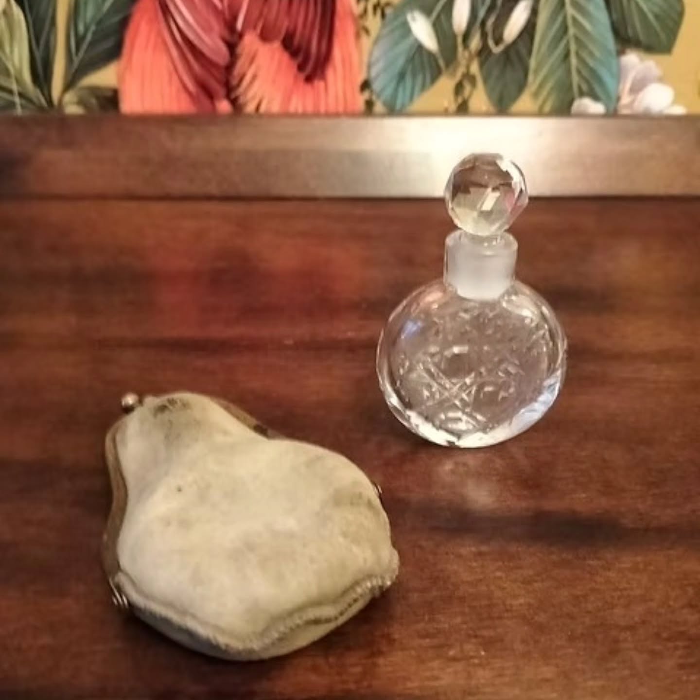Antique Victorian late 19th or early 20th century cut glass scent bottle in original leather and silk case, very rare!!!
