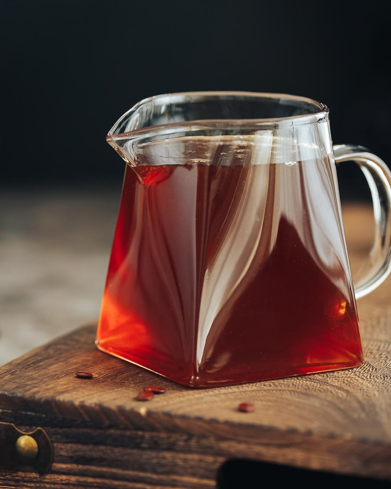 Когда приходит зима, сразу хочется тепла. Эвкалиптовый мёд как раз для этого времени - с насыщенным вкусом и лёгкой