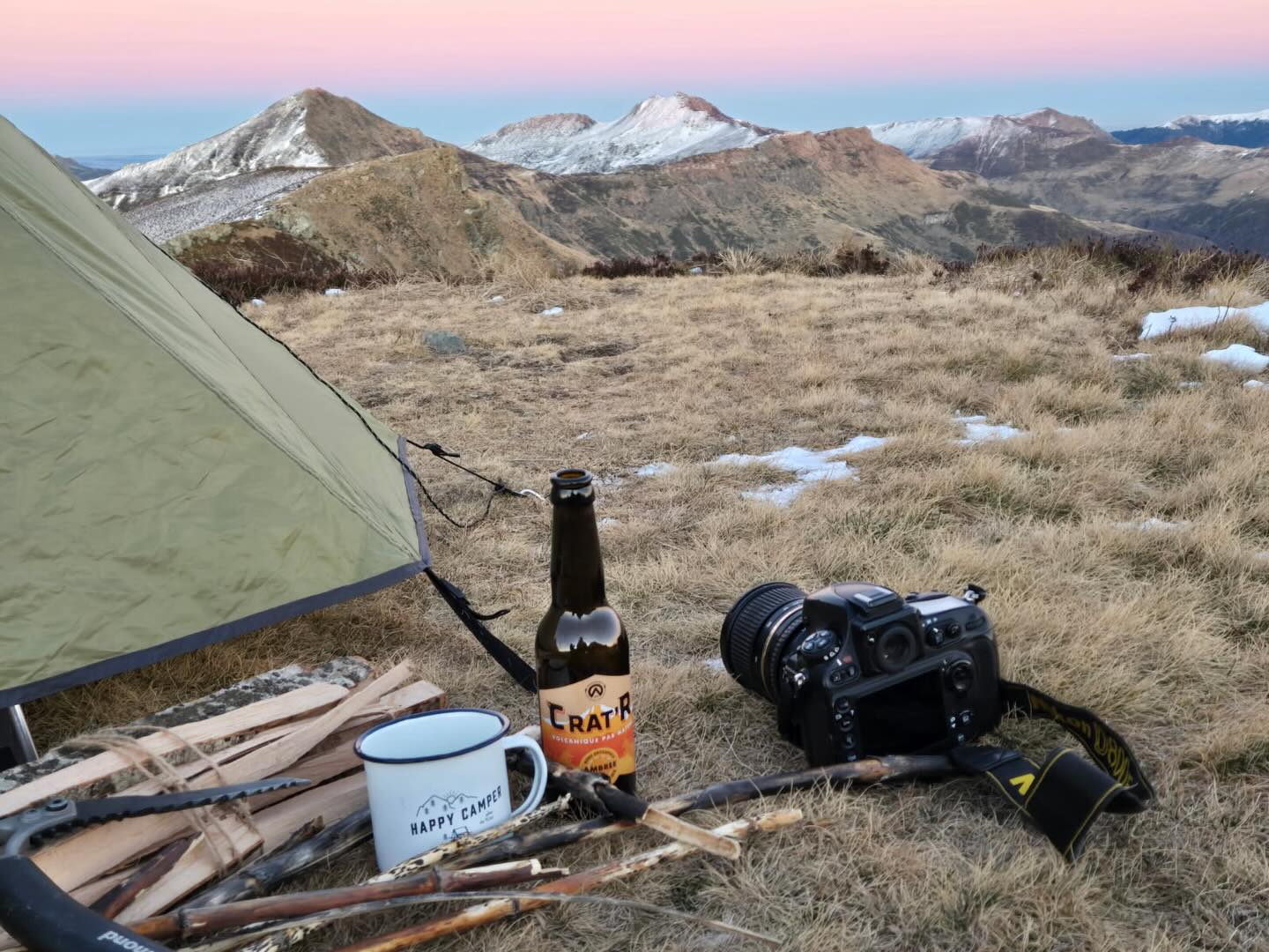 Comment mieux dรฉbuter 2026 quโen recevant cette photo dโun de nos fidรจles clients, passionnรฉ de montagne et de bons produits, qui a fait le choix dโun rรฉveillon-bivouac en haut du Chavaroche?!โฆ ce clichรฉ rรฉsume lโesprit de la Brasserie 360: faire de notre mieux pour produire le meilleur ici, avec les ingrรฉdients dโici, pour que les gens dโici les dรฉgustent ici et les fasse dรฉcouvrir ailleursโฆ Et ici cโest le Cantalโฆ Territoire dโexception propice ร lโexaltation, la contemplation et la dรฉgustation. Merci ร nos รฉquipes pour leurs talents et leur passion. Merci ร nos clients pour leur confiance et leur fidรฉlitรฉ. Et merci au Cantal dโรชtre cette source dโinspiration et dโรฉnergie. Trรจs belle annรฉe 2026 ร vous et vos proches!
#brasserie360 #cratr #volcapic #volcatea #volcacola auvergne puymary bieresartisanales biereslocales biere 2026newyear