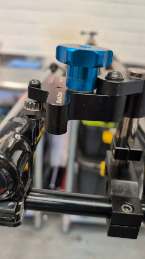 This should be done at the factory in my opinion!
Small touches like facing brake caliper mounts and cleaning up the dropouts and axle interface mean you can squeeze a bit more performance out of your fork.
#datadrivendescents #mtb #suspension # downhill # performance #mountainbike