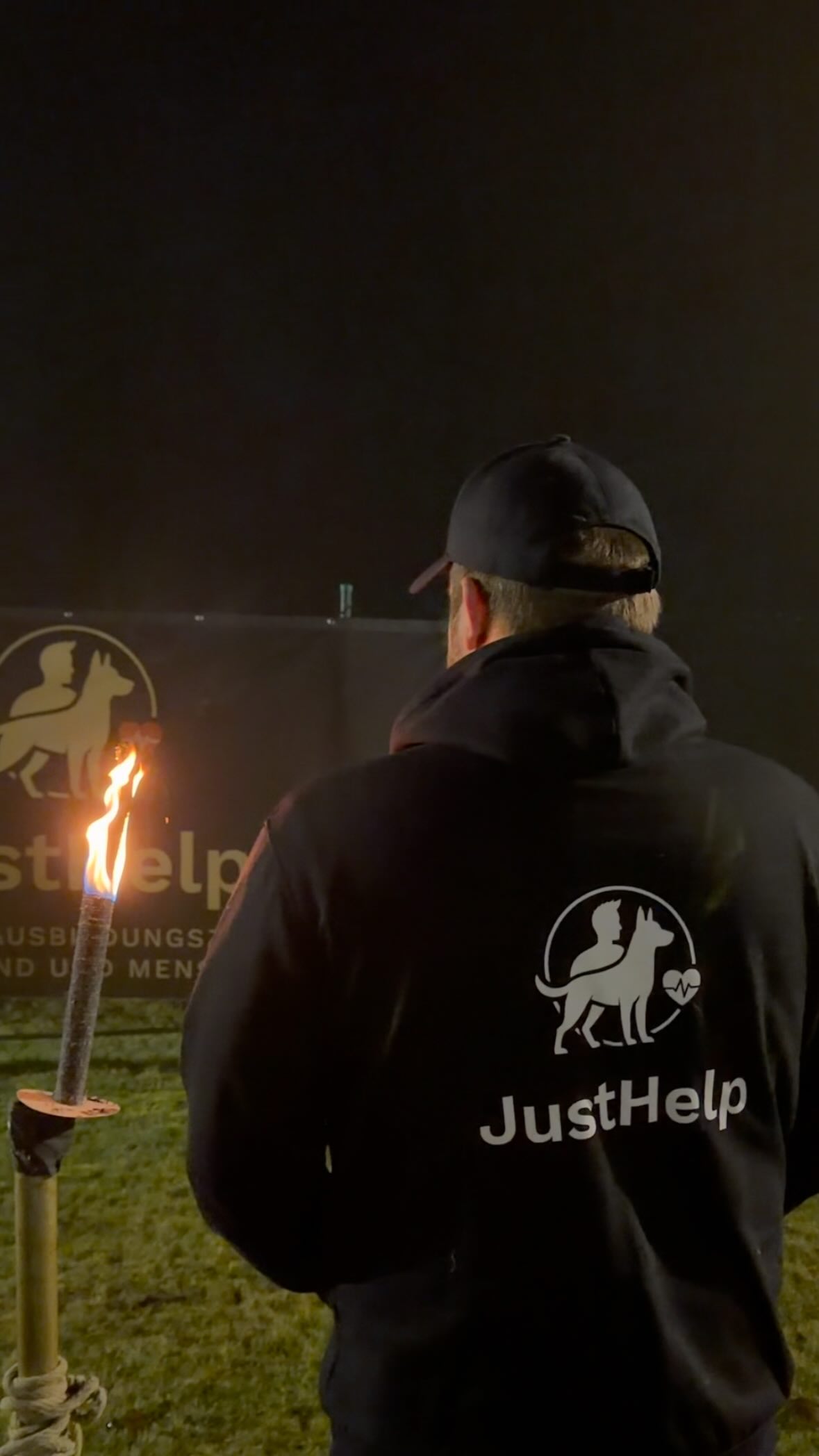 Danke für 2025! 🙏 Wir sehen uns in 2026! 😎✌🏻
Wir sind stolz darauf, was wir in diesem Jahr mit euch zusammen erreicht haben! 💪🏻
Lasst uns gemeinsam noch mal zurück blicken und ab morgen nur noch nach vorne! 😁
Rutscht gut rein! ❤️🍾
#justhelpberlin #hundeschule #2025recap #goodbye2025 #hello2026