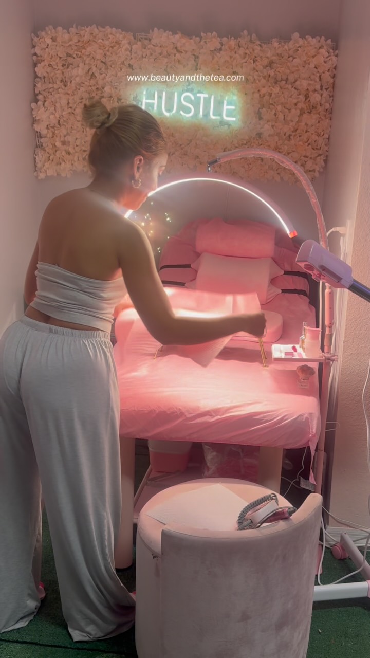 Yโall have been blowing up my comments asking about my new pedicure setup ๐ โฆso hereโs the tea โโจ
This is the upgraded version of the same setup that made my viral Deluxe Waterless Pedicure take off around the world ๐ โ but now itโs sleeker, sturdier, and even more LUXE for my clients. ๐
Why clients (and nail techs) are obsessed:
๐ Extra comfort + stability so every client feels secure & pampered
๐ Hidden storage + organization for all pedi essentials โ hot towels, paraffin wax, bowls & more
๐ A sleek, professional look that instantly elevates any salon or studio
๐ Built to deliver flawless results every single time ๐
And the best part? You donโt have to guess how I do it. ๐
๐ Want to purchase this exact setup? Comment LINK below.
๐ Want to learn my tips, tricks & personal protocol for this viral pedicure service? Comment LEARN.
๐ฆ๐๐ข๐ฃ, ๐๐๐๐ฅ๐ก & ๐๐ข๐ข๐โดโจ www.beautyandthetea.com โจโจ๐๐๐ฐ๐ค๐ข๐ต๐ฆ๐ฅ ๐ช๐ฏ Orlando, ๐๐ญ 32835
โจ#pedicure #toebbl #pedicures #WaterlessPedicure #orlandonailtech #orlandonails #poinciananailtech #gelxnailtech #orlandonailclass #nailartist #windermerenails #wintergardennailtech #orlandonailstech #orlandonailtechs