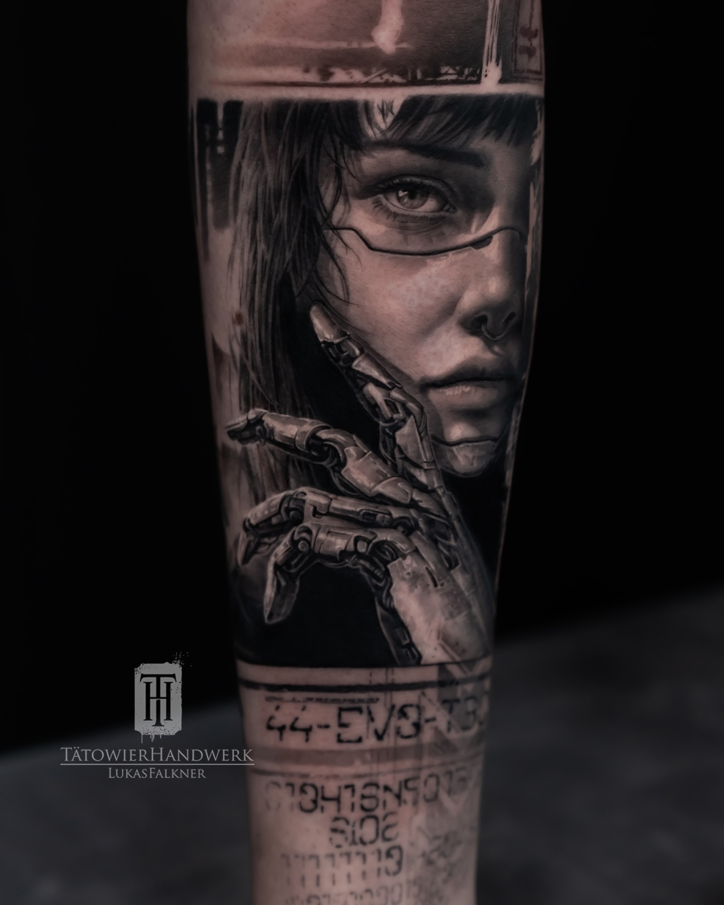 Here are my top 5 favourite pieces from 2025 🤘
1. Cyberpunk piece (healed)
2. Slim Shady aka Eminem (partly fresh)
3. Bear - Nordkette Innsbruck backpiece (healed)
4. Matching face fragments (fresh)
5. Empress Sissi (partly fresh)
#blackandgreytattoos #realism #tattooartist #tattoo #tattoos