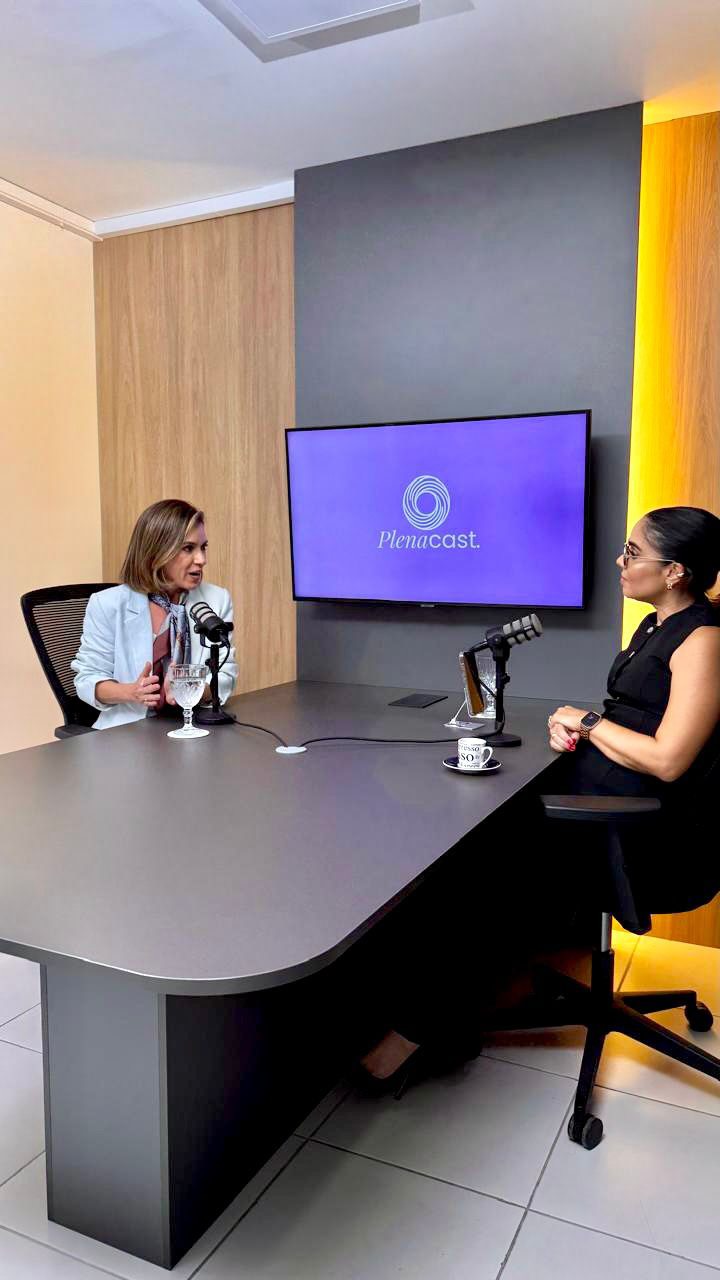 É hoje! Daqui a pouquinho, às 19h.
Nossa CEO, a jornalista Luana Nunes, foi convidada para estrear o podcast lançado pela coach de mulheres, @carolacioli , o PlenaCast.
Juntas, elas conversam sobre Negócios, bastidores do Empreendedorismo Feminino e o caminho construído para alcançar o Sucesso.
O primeiro episódio vai ar hoje à noite, às 19h, e está completamente inspirador, além de imperdível, é claro!
Quer assistir? O link está na nossa BIO.
#luananunes #podcast #empreendedorismofemino #empreendedorismo #bastidores
