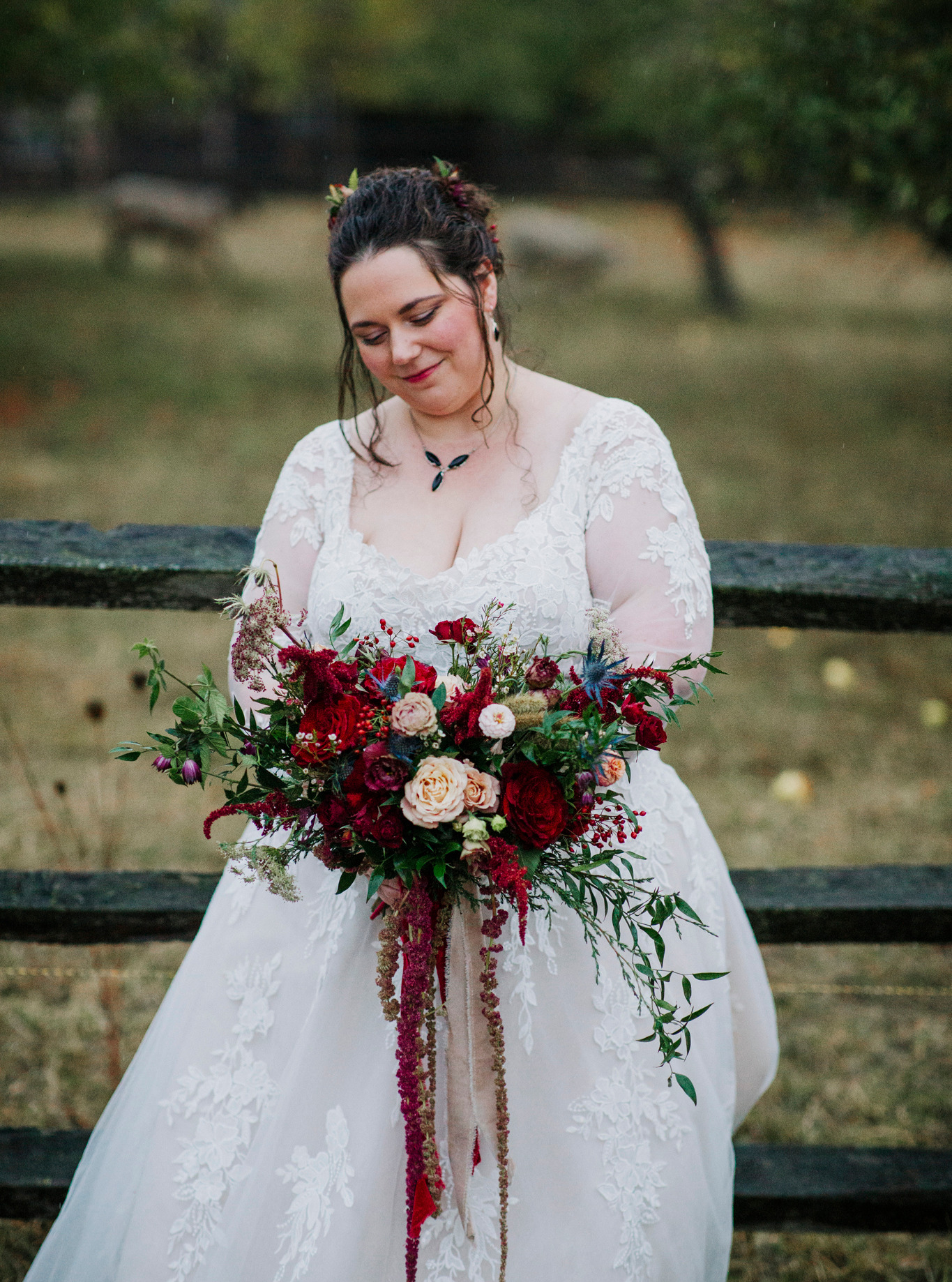 Yesterday I shared a bouquet made with green amaranth. Today I share one of my faaaavorites from this past October with red and bronze amaranth. Two different vibes, big impact. I’ve seen an increase in popularity of amaranth in the last few years, and I LOVE it! And if you really want to get me excited, ask to throw in some seed pods, berries, or rosehips!🤩
Can we hear it for @kateri_connolly for capturing these awesome shots?! 👏
#fingerlakesweddingflorist #rochesterweddingflorist #octoberweddingflowers #victorianweddingflowers #fallwedding