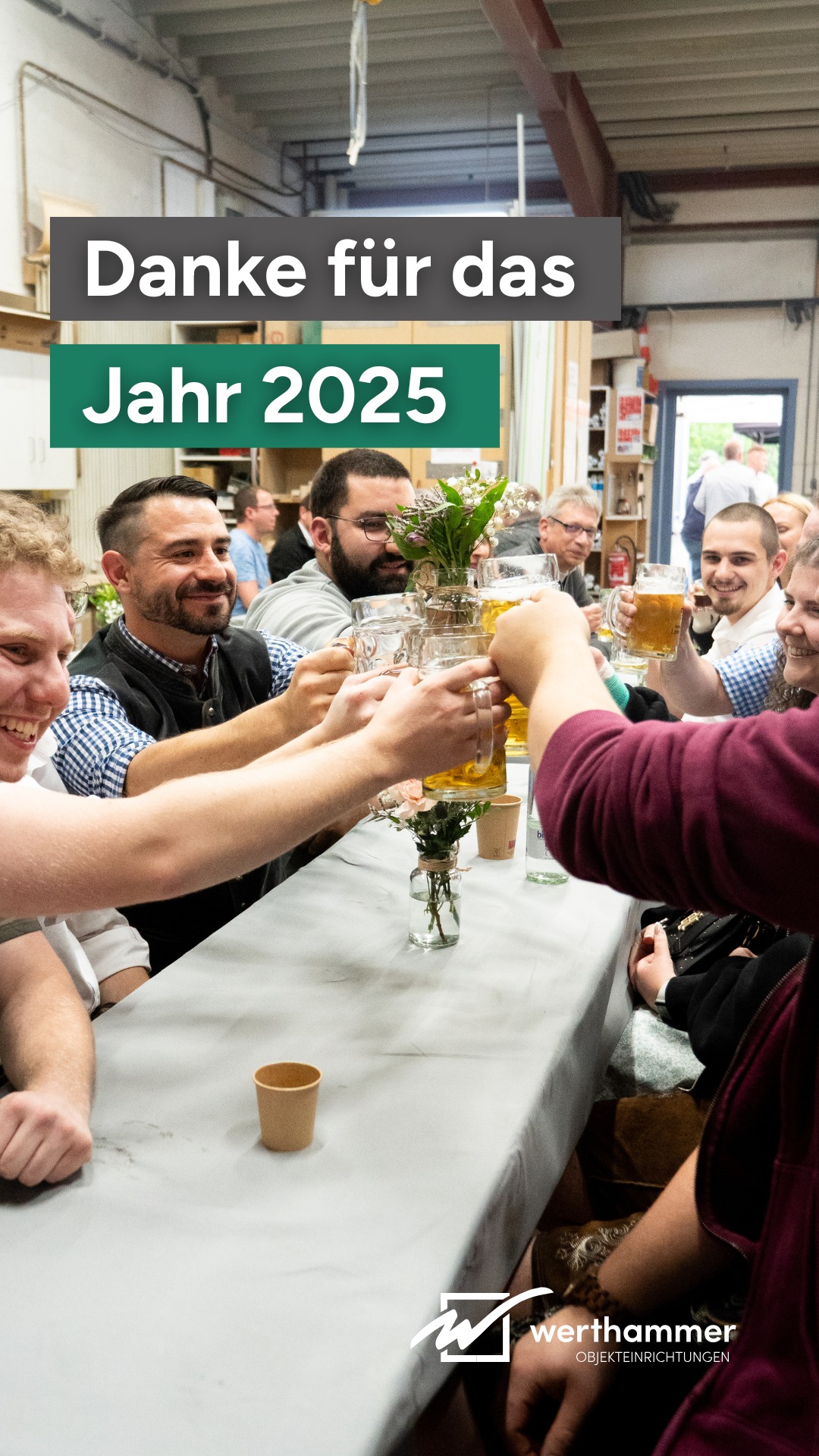 Zum Abschluss dieses Jahres möchten wir vor allem eines sagen. Danke an euch. 💚
Danke an unser Team für eure tägliche Arbeit, eure Ideen und euren Humor. Für lange Tage, spontane Lösungen, gegenseitige Unterstützung und dafür, dass man sich immer aufeinander verlassen kann.
Dieses Reel zeigt nur kurze Momente, aber dahinter steckt ganz viel gemeinsame Arbeit und echtes Miteinander. Wir sind stolz auf euch und freuen uns auf alles, was wir im neuen Jahr gemeinsam anpacken.
#TeamWerthammer #DankeTeam #Zusammenhalt #Teamwork #HandwerkMitHerz #SchreinereiWerthammer #Miteinander #StolzAufsTeam #GemeinsamStark #Jahresabschluss