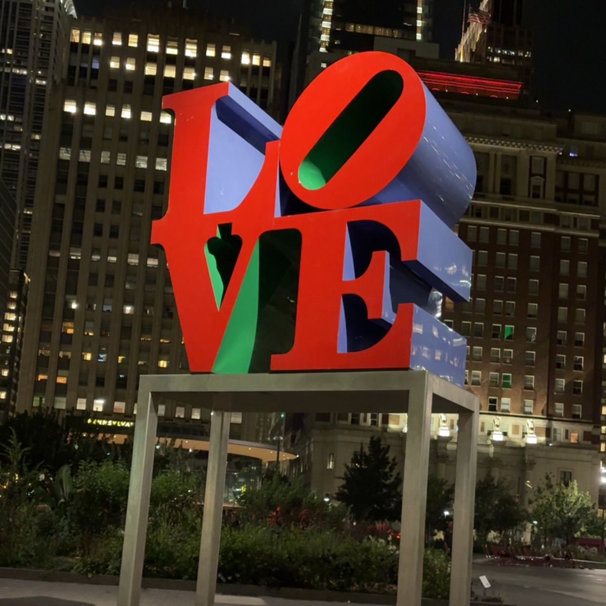 2025, you’ll always have my heart. 🤍
Bought a house, got engaged to my best friend, and celebrated 10 years together 🥹
This year stretched me, challenged me, and helped me grow so much—both as a person and as an artist.
It’s been a really busy year with work, full of new opportunities, travel, continuing to work with familiar faces while also meeting new ones, and connecting with so many kind and talented people. I also worked on my first TWO movies (department head on one 😭).
Truly my favorite year yet. So ready for what 2026 brings 🤍