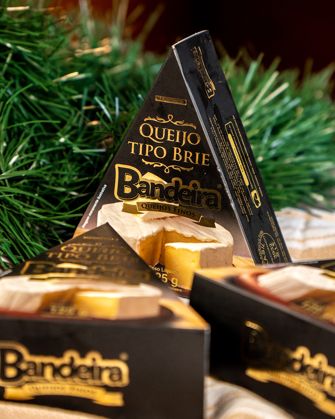 A família Queijos Bandeira tem opções para todos os gostos.
Brie, Provolone, Creme de Queijo Minas Frescal e Gorgonzola: cada um com seu sabor e sua versatilidade.
Perfeitos para entradinhas, pratos principais e até mesmo sobremesas para paladares mais sofisticados.
Garanta os seus favoritos no link da bio.