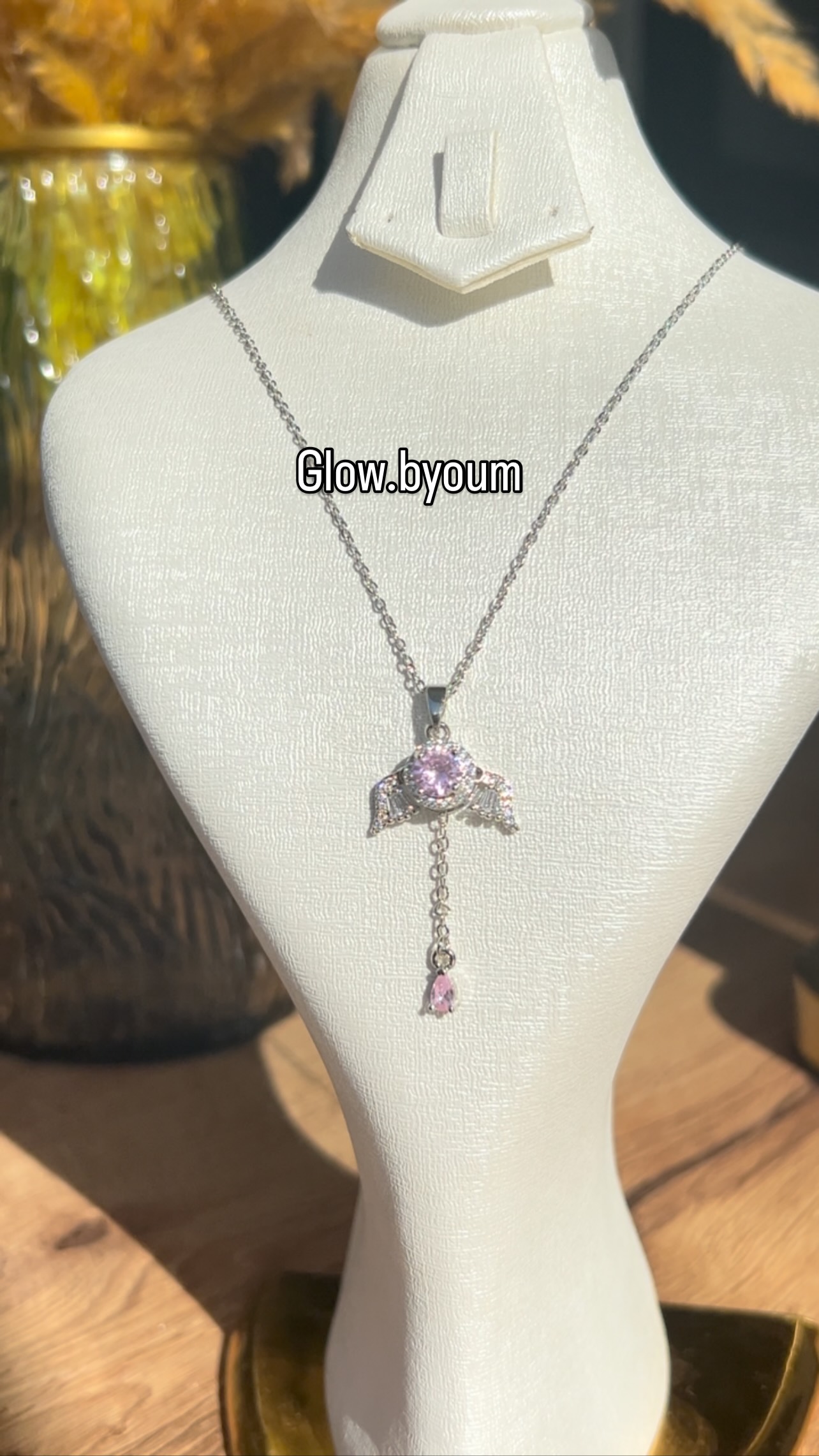 💗 Féminin. Élégant. Intemporel.
Le collier parfait pour illuminer ton quotidien ✨
✔️ Acier inoxydable
✔️ Ne noircit pas
✔️ Idéal cadeau
🛍️ Commande en DM#GlowByOum
#BijouxTendance
#CollierFemme
#AcierInoxydable
#BijouxChic
LookQuotidien
IdéeCadeau
ModeMarocaine