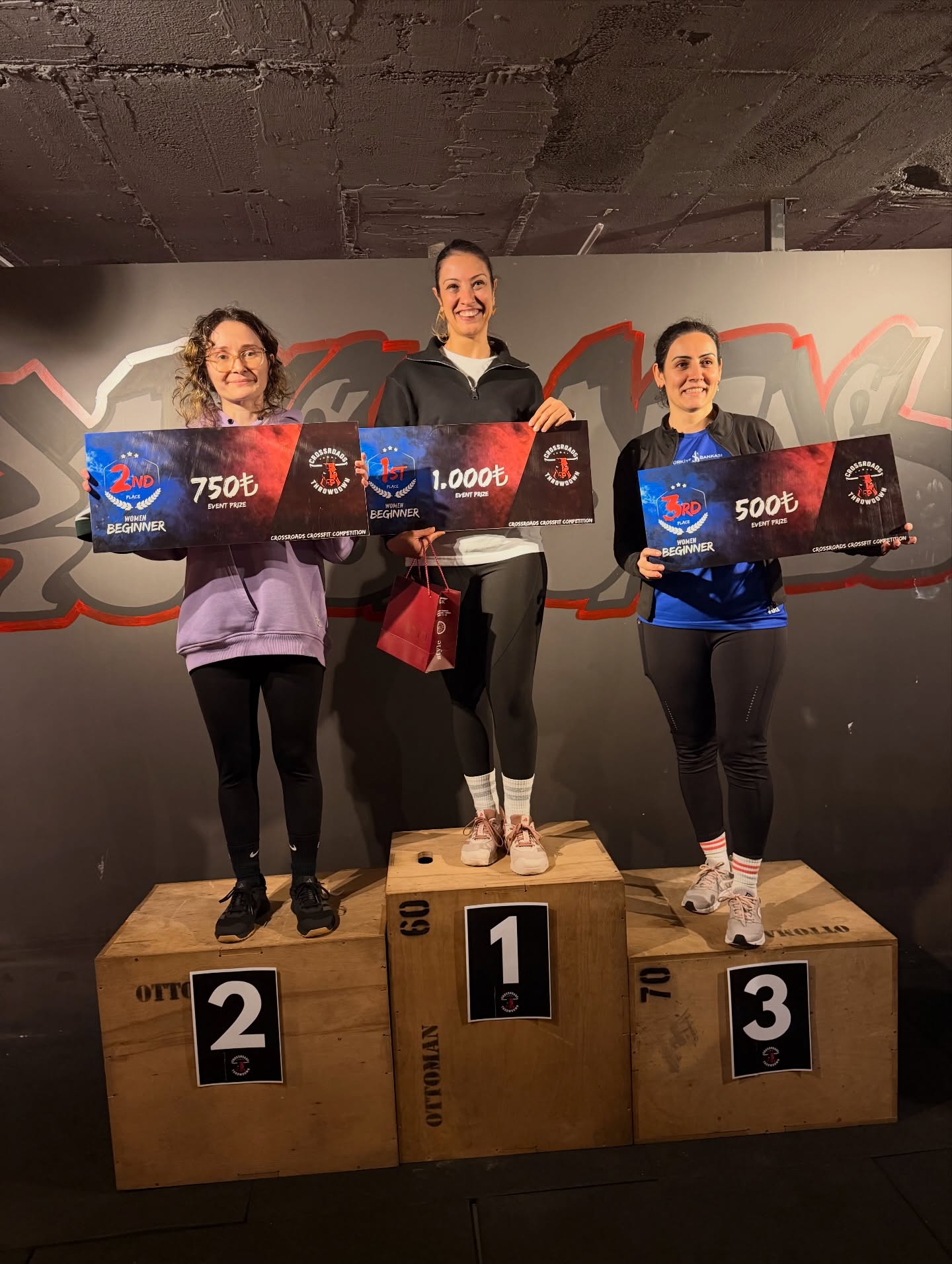 Crossroads Throwdown’da emek, disiplin ve mücadele kürsüye çıktı 🏆
Tüm sporcularımızla gurur duyuyoruz, kürsü alan atletlerimizi tebrik ederiz!
Bu daha başlangıç 💪🔥