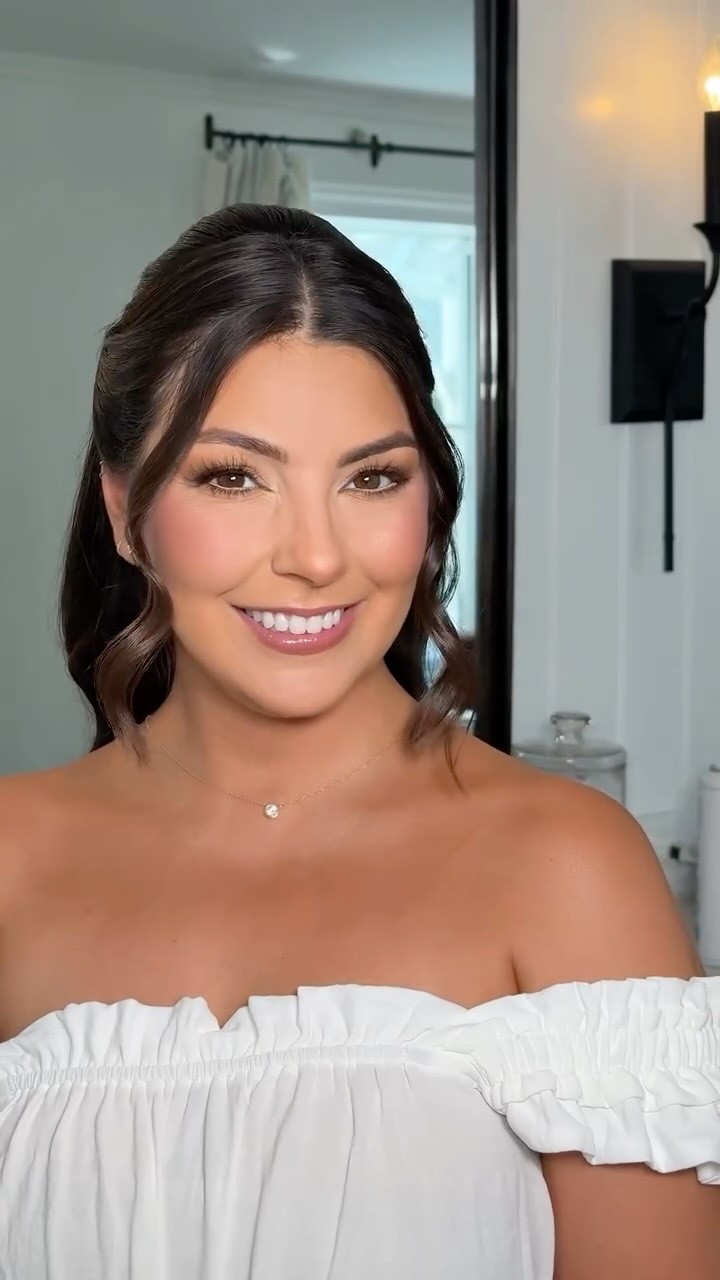 Who else is loving these bridal styles from 2025 and hoping they carry into the new year? 🤍
.#bridalhair
.#lahairstylist
.#weddinghair
.#destinationbride
.#losangelesweddings