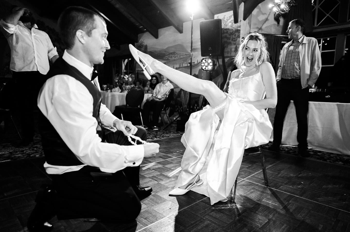 Weddings aren’t just about pretty portraits—they’re about moments like this. A split second filled with laughter, movement, and pure excitement at the Madonna Inn Garden Room. The kind of energy you can feel through the photo.
Venue: @madonnainn1958 @madonnainnevents
Photo: @burlapandoakphoto
Dress: @floravere
Cake: @madonnainn1958
Dj/Music: @kramerevents
Officiant: @olivetreeofficiating
Flowers: @sbblooms
Hair: @lovestrikeartistry
Make Up: @lovestrikeartistry
- @beauty.by.cassandraaa / @chapis_ayala
Bar: @madonnainn1958
#SanLuisObispoWedding #MadonnaInn #CaliforniaWeddings #WeddingPhotography #SLOPhotographer