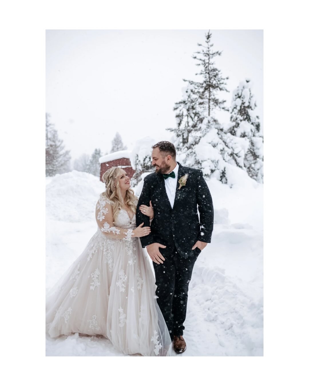 Closing out the year with a wedding up the shore today! 🍾
Can't wait to share all the fun but for now, enjoy a flashback to 2022 to another gorgeous ( & snowy ) New Year's Eve wedding!