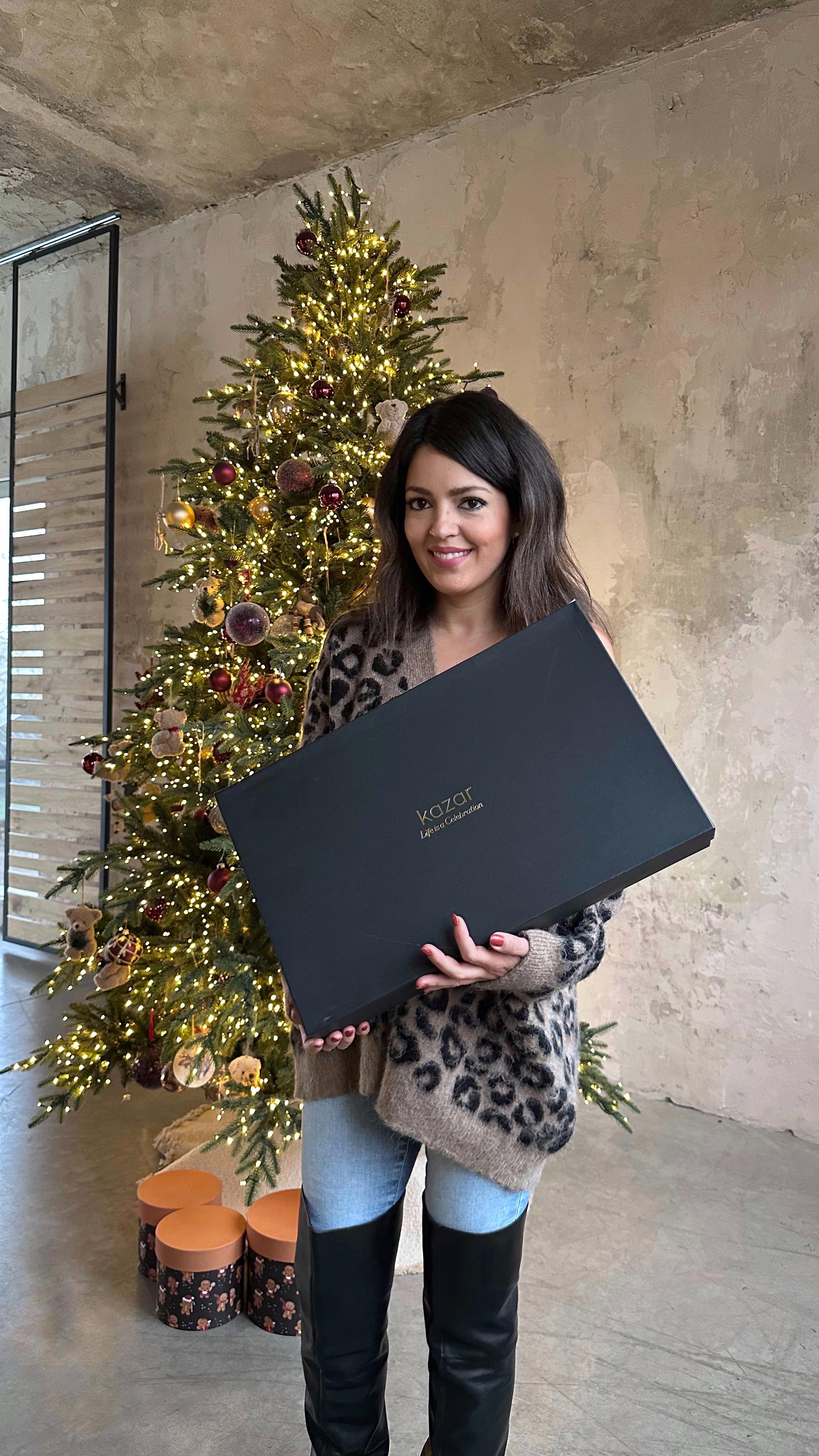 U N B O X I N G 🎁 Köszönöm ezt a csodás meglepetést @kazar_hungary! ✨Szerintem holnap fel is avatom!🥂 #LifeisaCelebration @kazar
#kazar #unboxing #leatherboots #stylist | Reklám