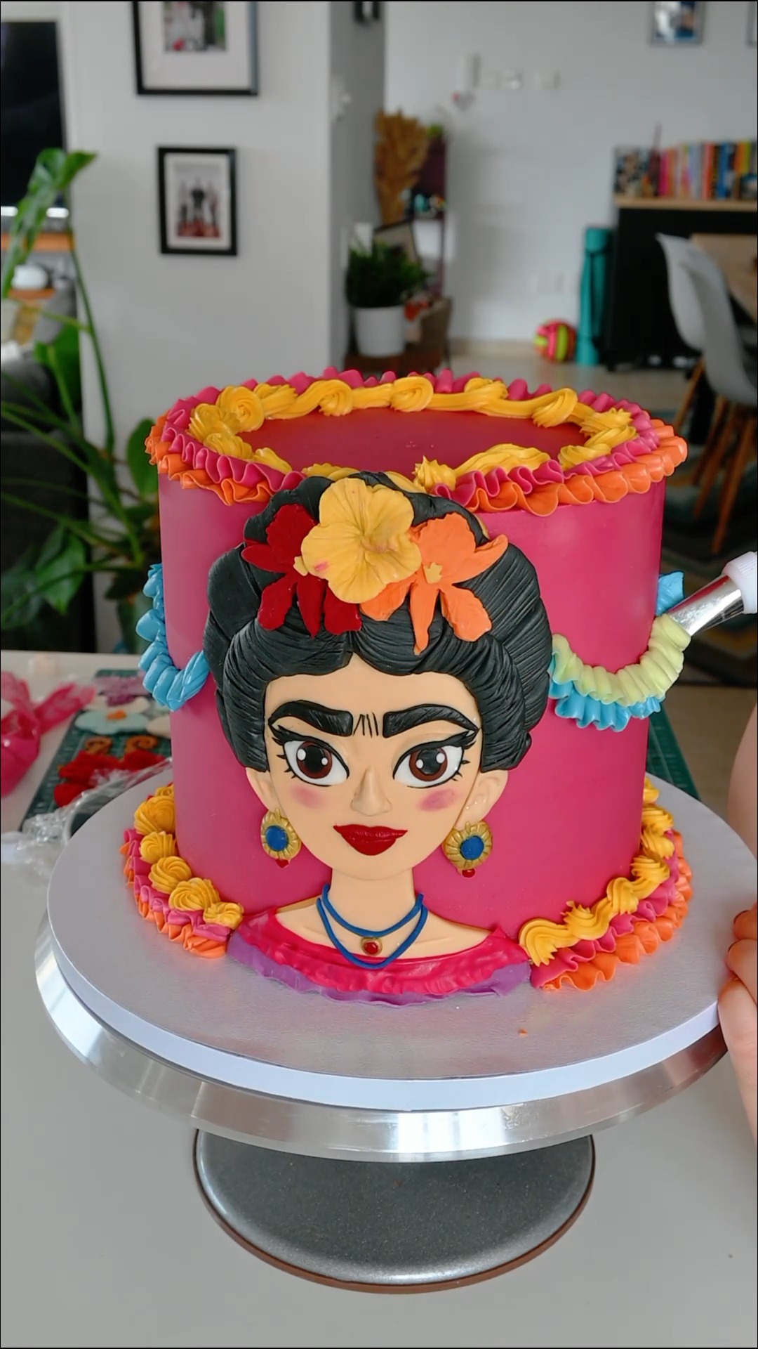 Hand-sculpted Frida Kahlo + rainbow vintage piping + sugarpaste florals 🌺✨
This cake was such a joy — colourful, expressive and full of personality… just like Frida herself.
#FullFatBaking #FridaKahloCake #SugarpasteArt #VintageCake #RainbowPiping #CustomCakeDesign #CyprusBaker #PaphosCakes