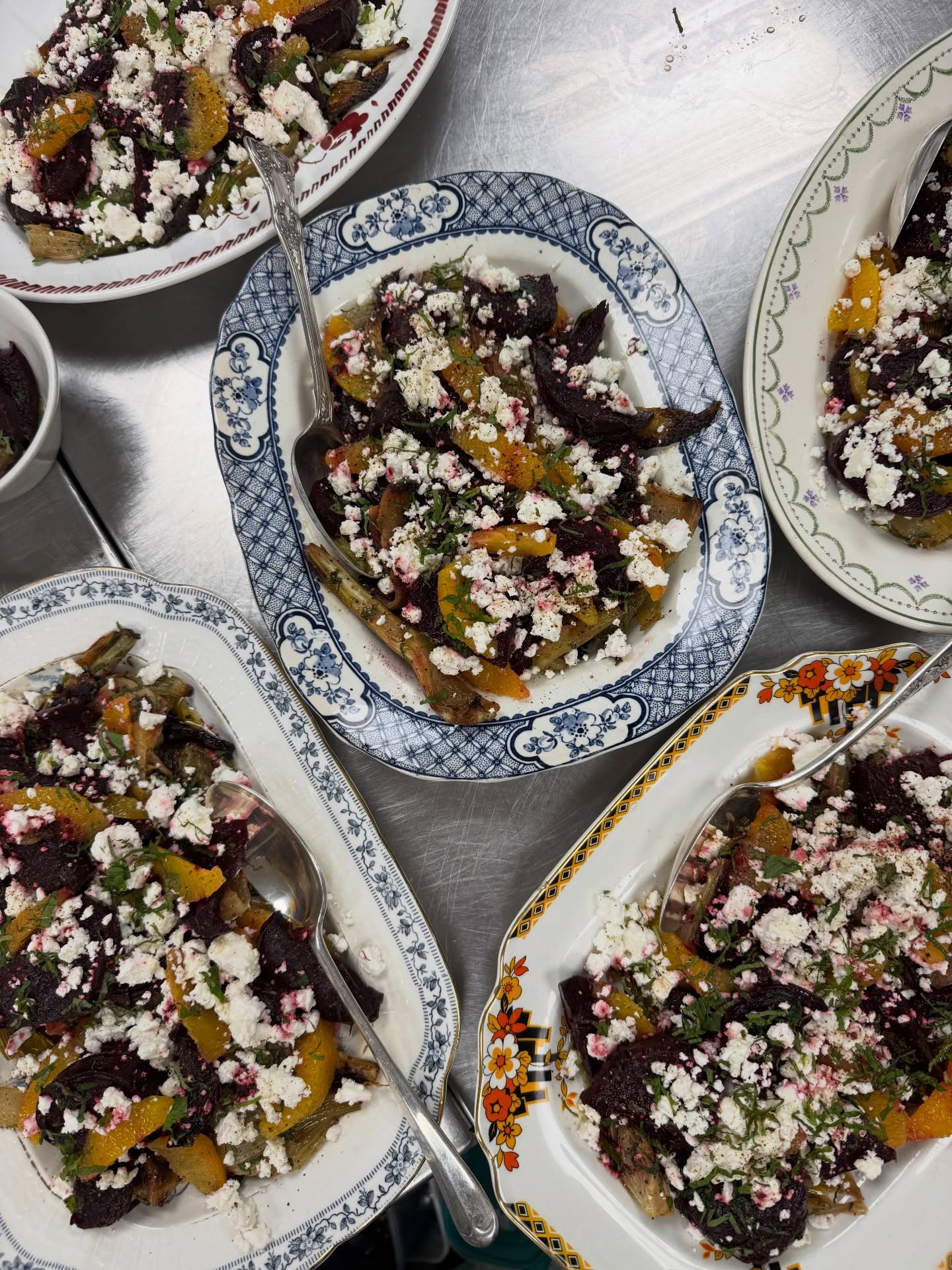 In what now feels like a distant, cheese and mince pie fuelled fever dream, a couple of weeks ago we got to use @emmeline_bristol for a corporate Christmas party. Always such a delight to work with Shona here! Saffron and grape roasted chicken with lemon, garlic and chilli pangrattato, creamy tuscan beans topped with roasted squash and red onions, crispy sage and aleppo pepper. Tarragon aioli and focaccia to dip, and a beetroot, caramelised fennel, feta and orange salad 🤌
Amaretto tiramisu and chocolate, fig and blackberry pavlova for pud, and copious wine all round. Delicious x
#bristolfood #bristolcaterer #bristolwedding #somersetfood #somersetwedding