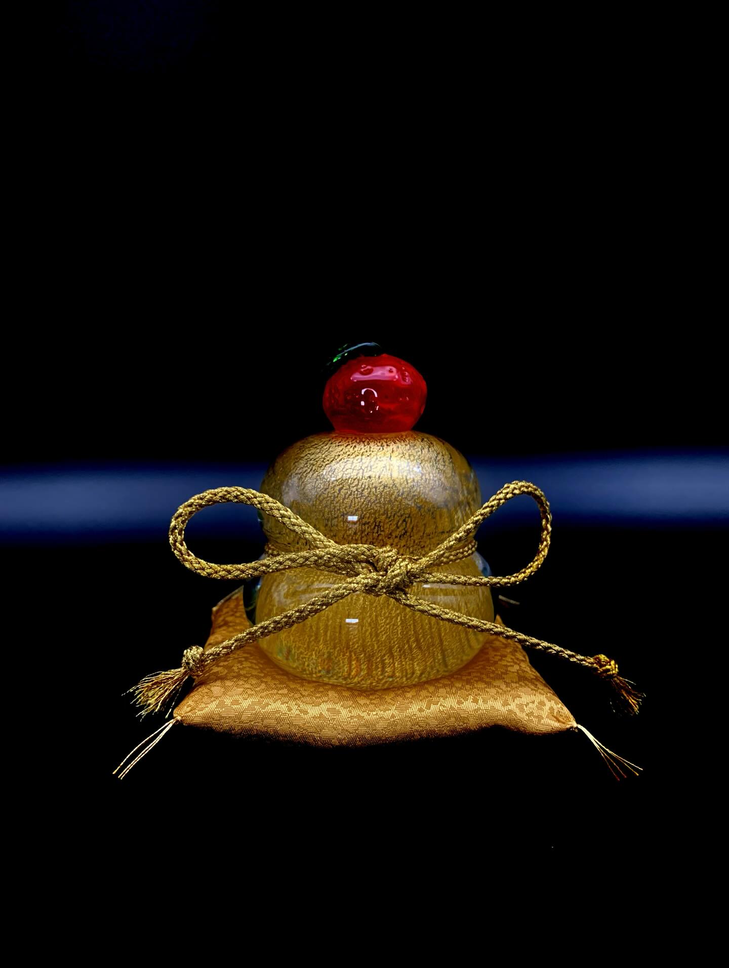 .
謹賀新年
2026年、楽しく丁寧に。
ドキドキとワクワクを大切に過ごします。
今年もよろしくお願い致します。
ガラス工芸家 市川知也
#静寂閑雅 #市川知也 #心陽是匠也 #板知屋 #ガラス