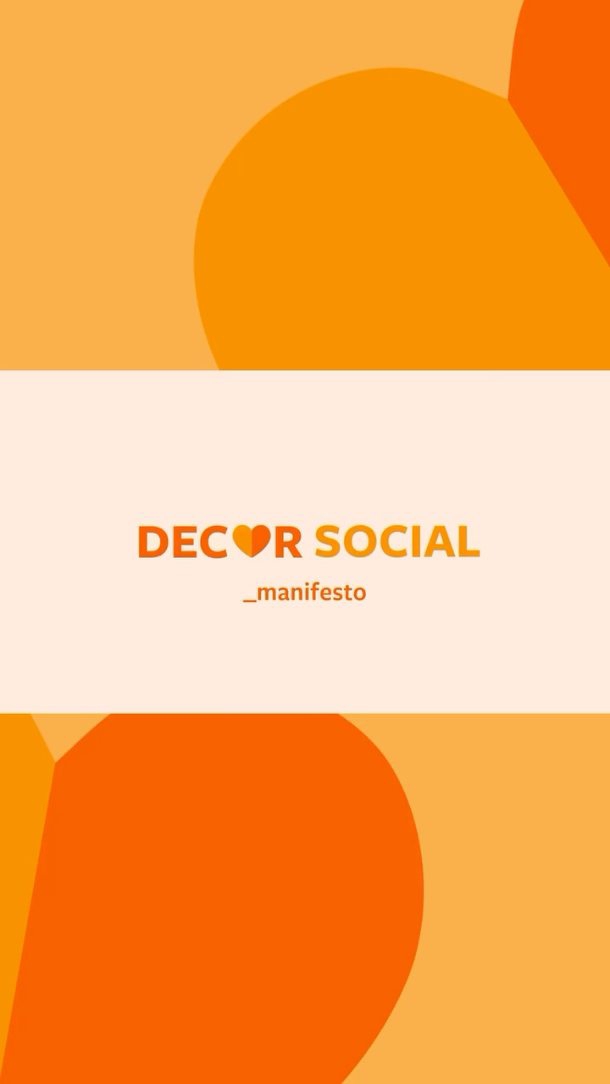 MANIFESTO DECOR SOCIAL ✨🧡 Encerramos o ano compartilhando com vocês o nosso vídeo-manifesto, onde selamos o compromisso em romper as barreiras da desigualdade cuidando dos ambientes que acolhem crianças e adolescentes em situação de vulnerabilidade social.
Entendemos que o Design é um grande agente de mudança social, criando espaços que promovem bem-estar, alegria e pertencimento. Espaços que transformam vidas!
Nosso compromisso vai muito além da estética: é sobre construir um mundo onde toda criança tenha o direito de ter um lar seguro e acolhedor, onde possa se desenvolver e sonhar!
Assista e se emocione junto com a gente nesta jornada de amor e transformação. Porque sonhar é um direito de todos e você pode fazer parte dessa transformação! DOE🏡🫶🏼
👉🏼 também disponível no nosso canal no YouTube
#Decorsocial #DesignSocial #Manifesto #Transformação #Esperança #JuntosPelaMudança