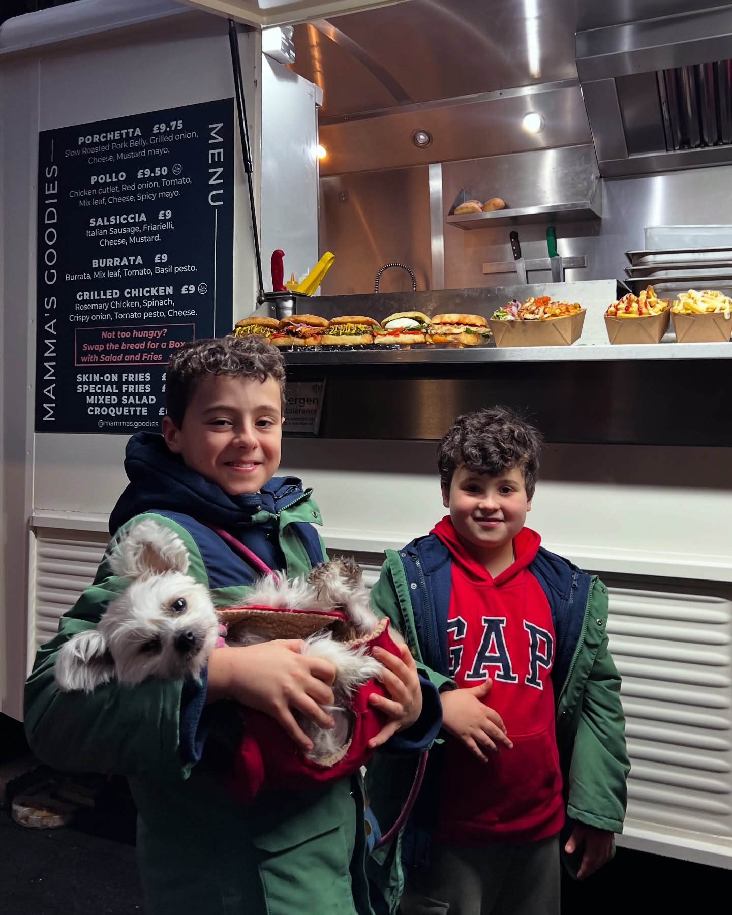 Our favourite 2025 moments 📸
Big smiles, big bites.
Thank you for growing with us — we love you 🫶
#MammasGoodies #ThankYou #Grateful #GrowingTogether #CommunityLove #FoodWithLove
#BigBites #GoodFoodGoodMood #ItalianStreetFood #FoodMemories #FoodFamily
#SpitalfieldsMarket #LondonFoodies #LondonEats #StreetFoodLondon #FoodieLondon
#2025Recap #YearInReview #FoodReels #ReelsLondon #FoodStory