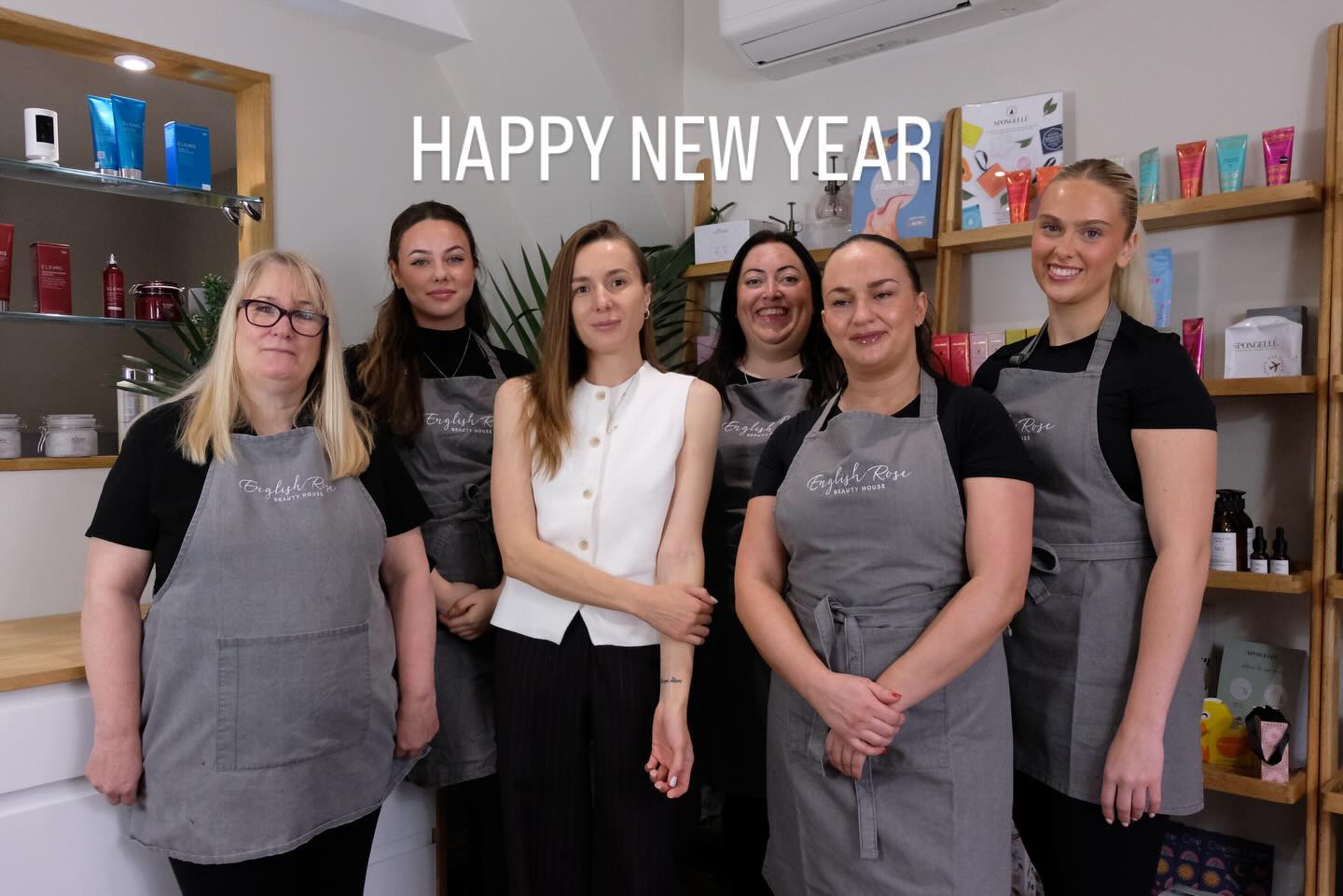 Merry Christmas from all of us at English Rose.
We wish you and your families a healthy, calm and beautiful 2026.
Thank you for your continued loyalty and trust — it truly means the world to us.
We can’t wait to welcome you in the New Year and bring exciting new treatments and experiences to the salon in 2026