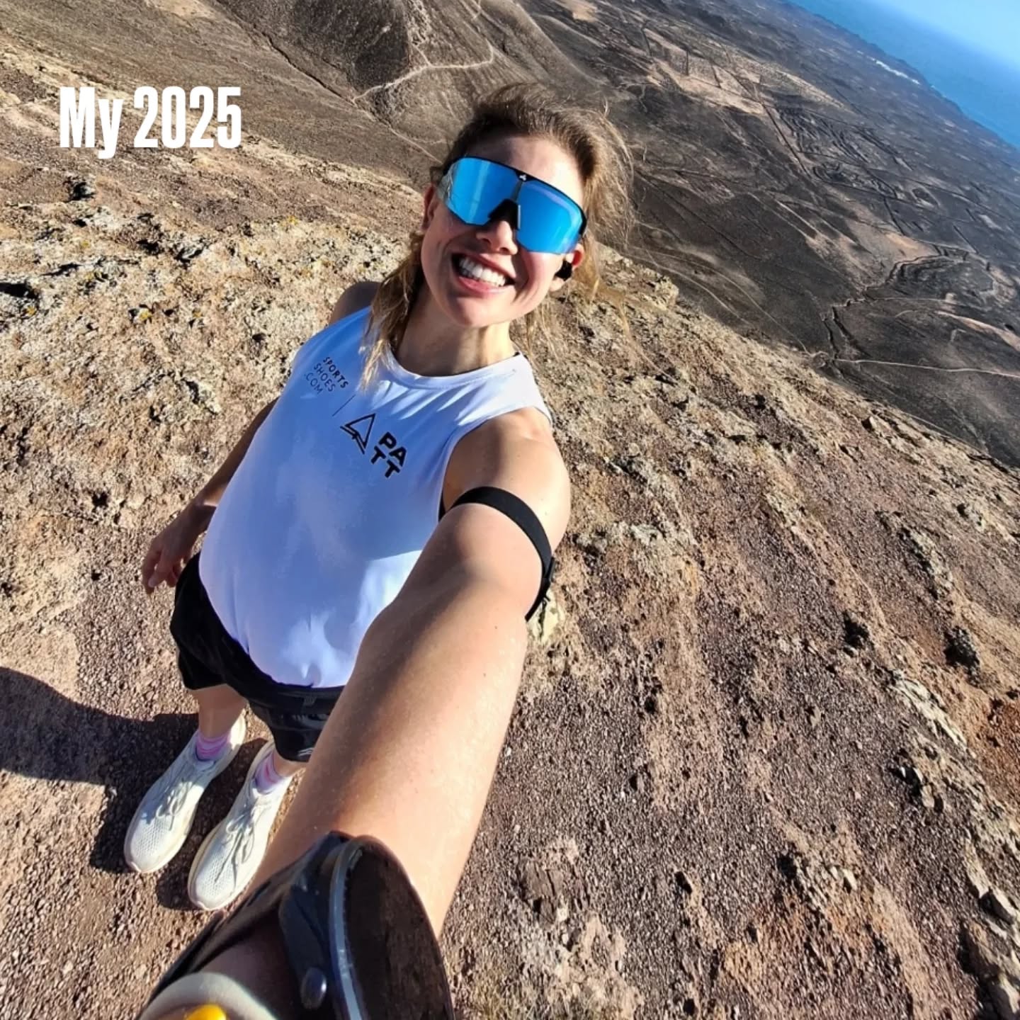 2025 — another chapter of finding my way.
It's been a hell of a ride.
It started rough - rock bottom, took some more wrong turns, setbacks, kept moving, took my time, and found my track again. Currently, ↗️↗️.
Progress isn’t fast. It’s consistent. And in the end, it pays off.
Jan -
Physically & mentally at my lowest. Grateful for XC skiing in winter paradise at home @badhindelang
Feb –
Launched my YouTube channel.
March –
Officially left my old job.↗️🥳 Training camp in Mallorca w #teamseibt
April –
Joy and energy returning. Started my second Master’s degree, found a new job.
Season opener: 3rd place 🥉❤️🔥 World Championships @powerman.germany (Alsdorf).
May –
First Ironman 70.3 Pro Series Venice–Jesolo, Top 15. Injured shortly after.🫠
June –
Still in pain. Comeback at Nebelhornberglauf, German Championships: 4th place.↗️
July –
4th place @trumertriathlon incl heat exhaustion🫠🫣
August –
Quit my job again.
Highlights on home soil🥰 @allgaeutriathlon :
1st Triathlon Bundesliga for KTT01 & Olympic distance double. Another Ironman 70.3 pro series, Zell am See Top 15!!.
September –
Two moments, one month ❤️🔥
3rd place @powerman_zofingen World Championships (long distance)
World Championships Trail & Mountain Running, Canfranc — Team 🇩🇪
October –
Finale deluxe, just for fun. 75 km, first-ever marathon (2,400 m elevation) @tourdetirol — overall win 🏆
Honestly: too much. Off-season hit hard.
November –
Finally launched my own coaching business (trail running focus) + nutrition coaching.
December –
Keep investing 💁🏽♀️. Escaping the German winter in Lanzarote.
Still learning. Still building. Still moving forward.
'26 could be a good one...will be a good one 💁🏽♀️😉.
Grateful for everyone who's going the journey with me, especially my parents. Lots of love! You're my hero, my closest people, and without you, I wouldn't be there.🫶🏻
📸 5 @powerman.germany , 6 @sportograf , 7 @a.h.fotografie , 8 @marcohofbeck , 9 @allgaeutriathlon , 10 @powerman_zofingen , 11 @tourdetirol , 13 @marcohofbeck