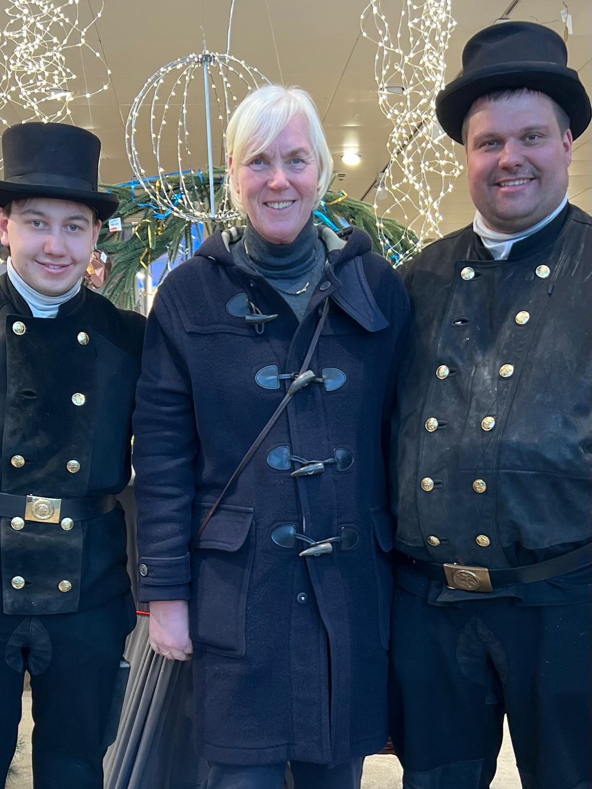 🎆🎇 Startklar für den Wechsel in das neue Jahr: Gleich zwei Glücksbringer an meiner Seite, ein klösterlicher Schluck und frische Meeresluft. 🥂🍀🌊
Ich wünsche uns allen einen famosen Start ins neue Jahr und natürlich, dass alle gut durch dieses Jahr 2026 kommen. 🖤🌟
#cdu #bottrop #gladbeck #landtagnrw #anettebunse