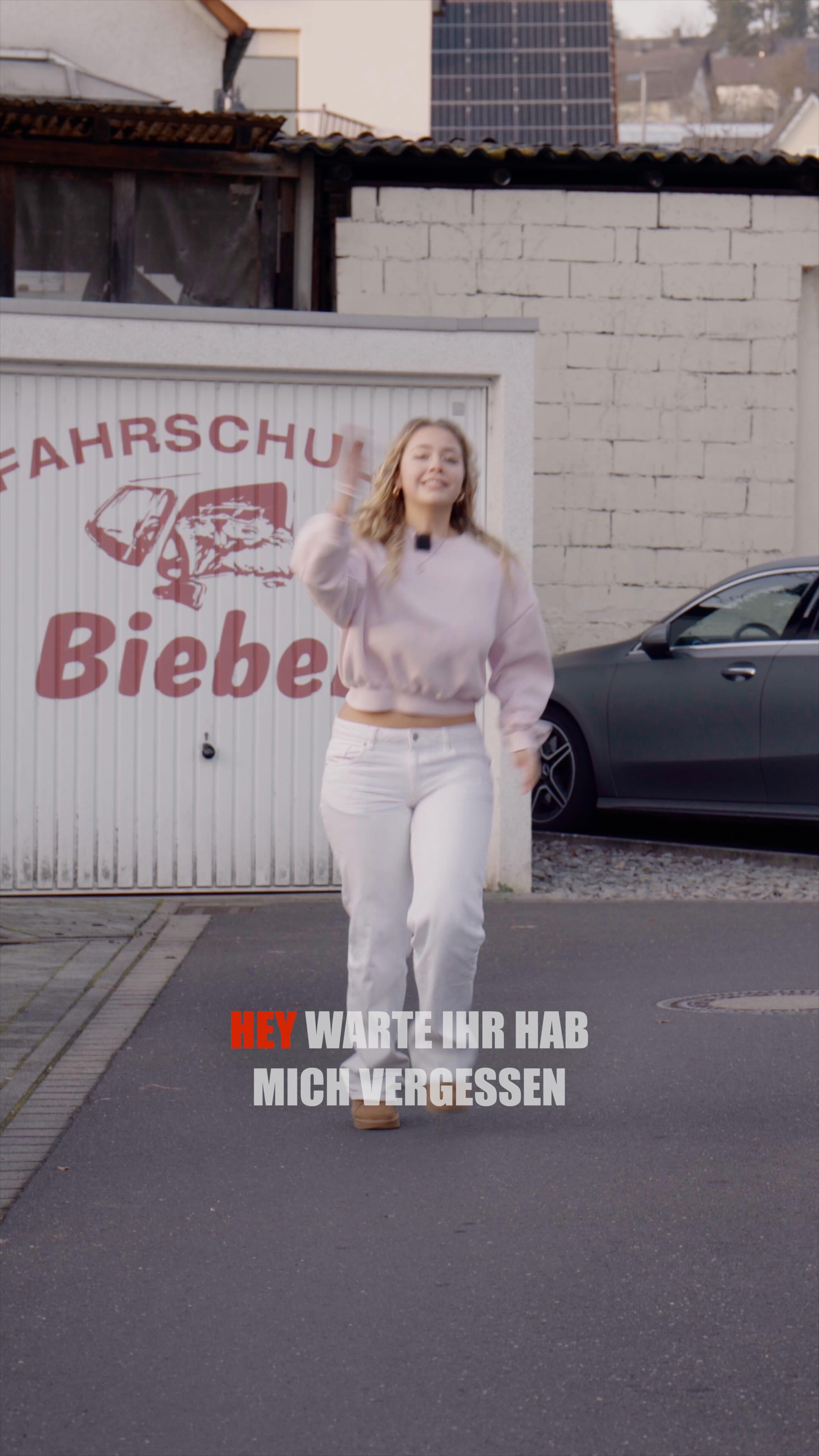 Puh, nervige Schüler?!
@mar_co874 denkt sich; nix wie weg ey..
Neeee, doch nicht bei uns 😂 @charlotte__trl ist da halt ne Ausnahme -> Ironie und so 😉
Manchmal muss auch mal Spaß erlaubt sein. Wir freuen uns auf Euch bei #lieberzubieber 🫶
#fahrschulebieber #fahrschuleaschaffenburg #fahrschule #führerschein