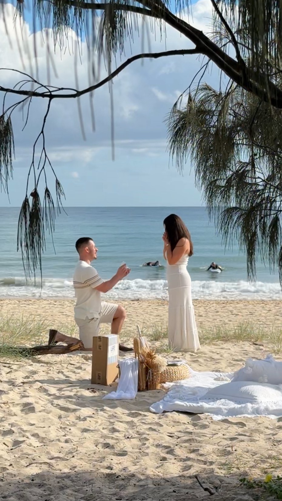 Our first engaged couple for 2026 ✨
A stunning backdrop of the surfers in Noosa, astounding weather and of course, the yes 🤍
Your proposal team for 2026
🧺 - @noosapicnics
📸 - @noosaphotographyco
🧀 - @ciboprovidorenoosa
💐 - @eumundiandco
#noosapicnics #proposalplanner #beachproposal