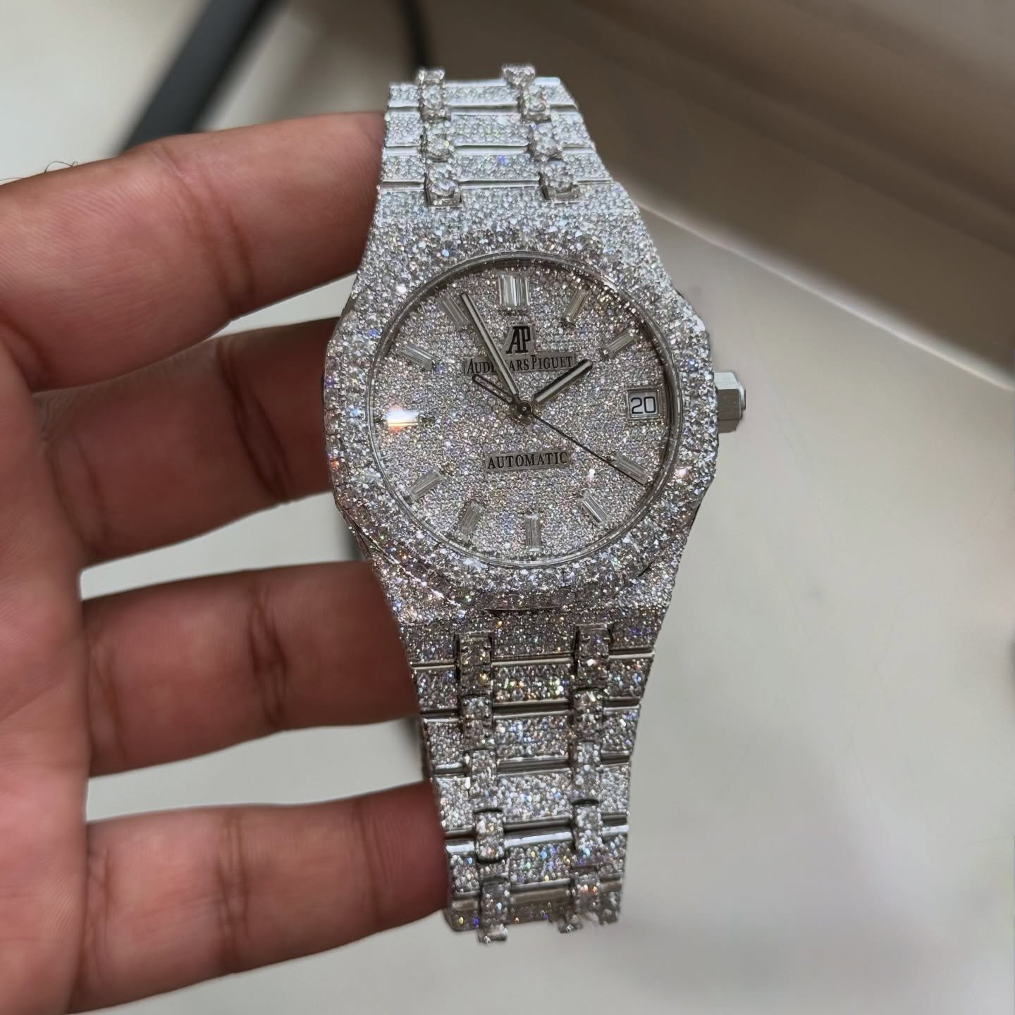 Moissanite AP RoyalOak Iced Out Diamond Watch (Baguette Dial)
⌚️Aftermarket Watch⌚️
💎Passes Diamond Tester💎
💯VVS1 Diamonds💯
#moissanitejewelry #moissanitewatch #moissanitewatches #icedoutwatch #icedoutwatches #rapperwatch #icedoutjewelry