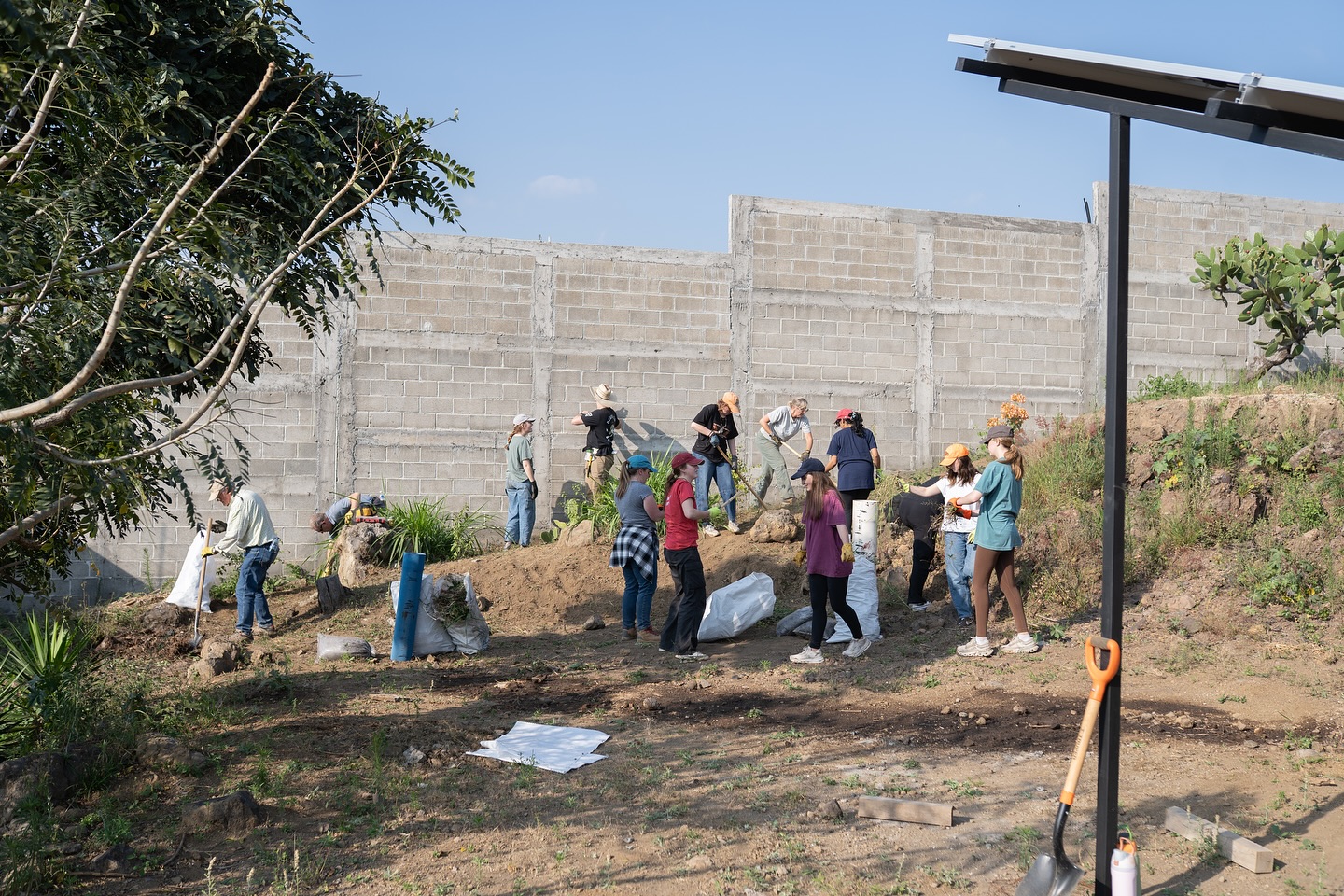 “Many hands make light work”
This saying is so old and yet still so true! And @athurber1125 and her team from @southtulsabaptist really brought this to life for us with their recent visit as they came alongside us to help us in our efforts to make our campus beautiful again, bit by bit!
At our Casa de Gracia site, we have made so much progress but there is still an overwhelming amount of work to be done.
So our team would like to say a special Thank You to each one on this team that worked so hard toiling in the dirt and sweating in order to help us! They helped us clean, maintain and weed around trees and flowers that others have helped us plant and even helped plant some new trees plus put much needed water on all of them (cause dry season is real and rough 😅).
Thank You for joining us in our efforts to steward well this beautiful property God has provided us. And in making this a place of beauty and healing for each young person that will be part of our program.
It’s worth all the toiling!