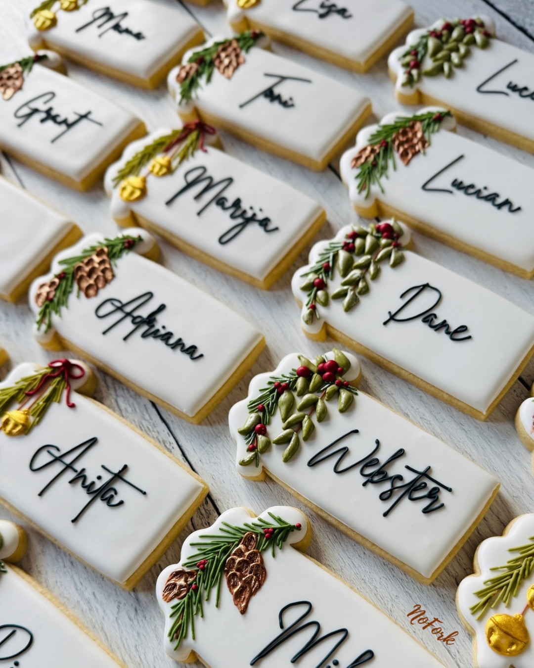 Closed out the 2025 baking season with holiday name tag cookies for the family…well deserved after them only getting cake scraps & mess-up cookies the other 364 days 🫠
Thank you all for a great year 🧁❤️
#nofork #celebratingmadeeasy #eatwithyourhands #noutensilsrequired #custombakery