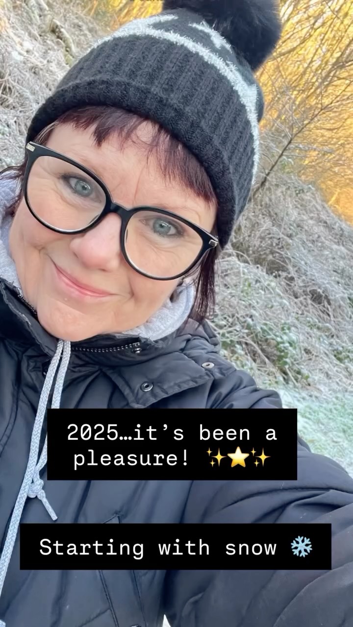 As 2025 draws to a close i’d like to thank everyone for your support this year helping me to get Stardust Acrylic Art out there in this big, wide world, I hope you have a healthy, happy, new year everyone…here’s to 2026! 🎉❤️🎉
#stardustacrylicart #happynewyear #thankyou #grateful #artistsupport