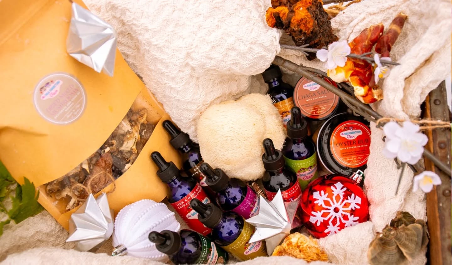 🌟 LAST CALL 🌟
Don't miss your chance to stock up on your favorite Sole Connection products!
20% off through the end of the day! Free shipping over $40!
Happy New Year, friends 🎊
www.thesoleconnectionfarm.com/shop