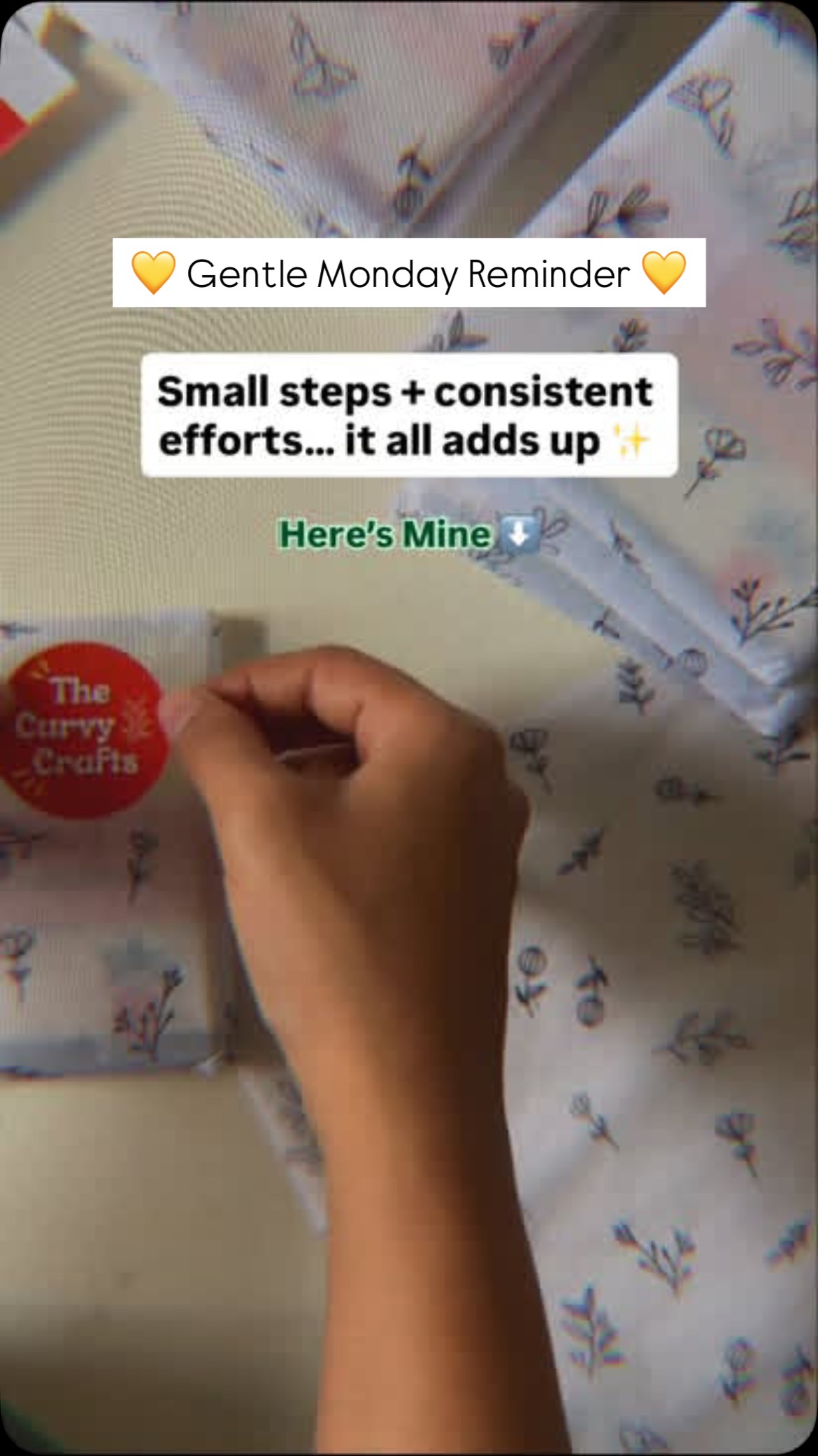 Gentle Monday reminder for your feed 💛
#monday #mondaymotivation #startoftheweek #smallbusiness #consistency #efforts #smallsteps #curvycrafts