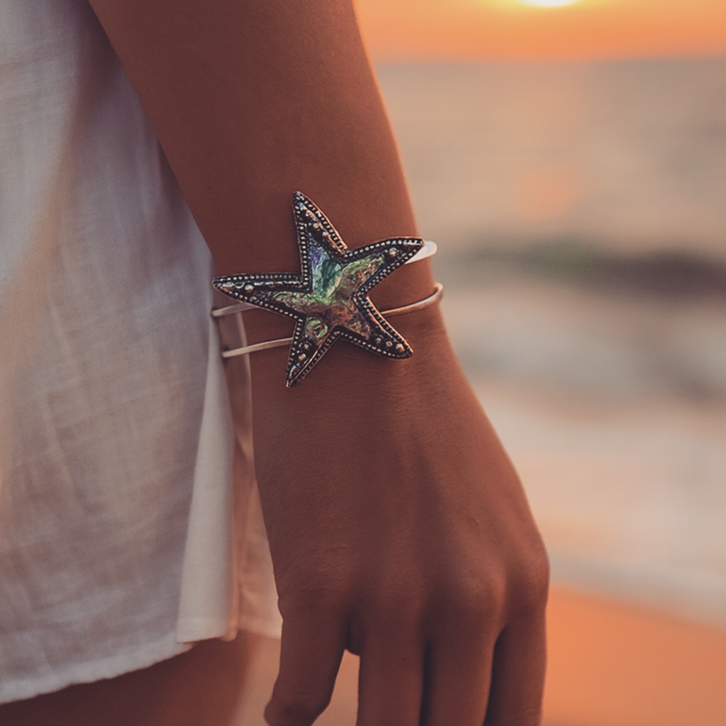 Come see our "Anti-Black Friday" Sale. Get 20% off all purchased Items. Just enter the code "Brownish20" at checkout and enjoy your savings !! Hurry, sale only last for 24 hours !!! Brownhazejewelry.com