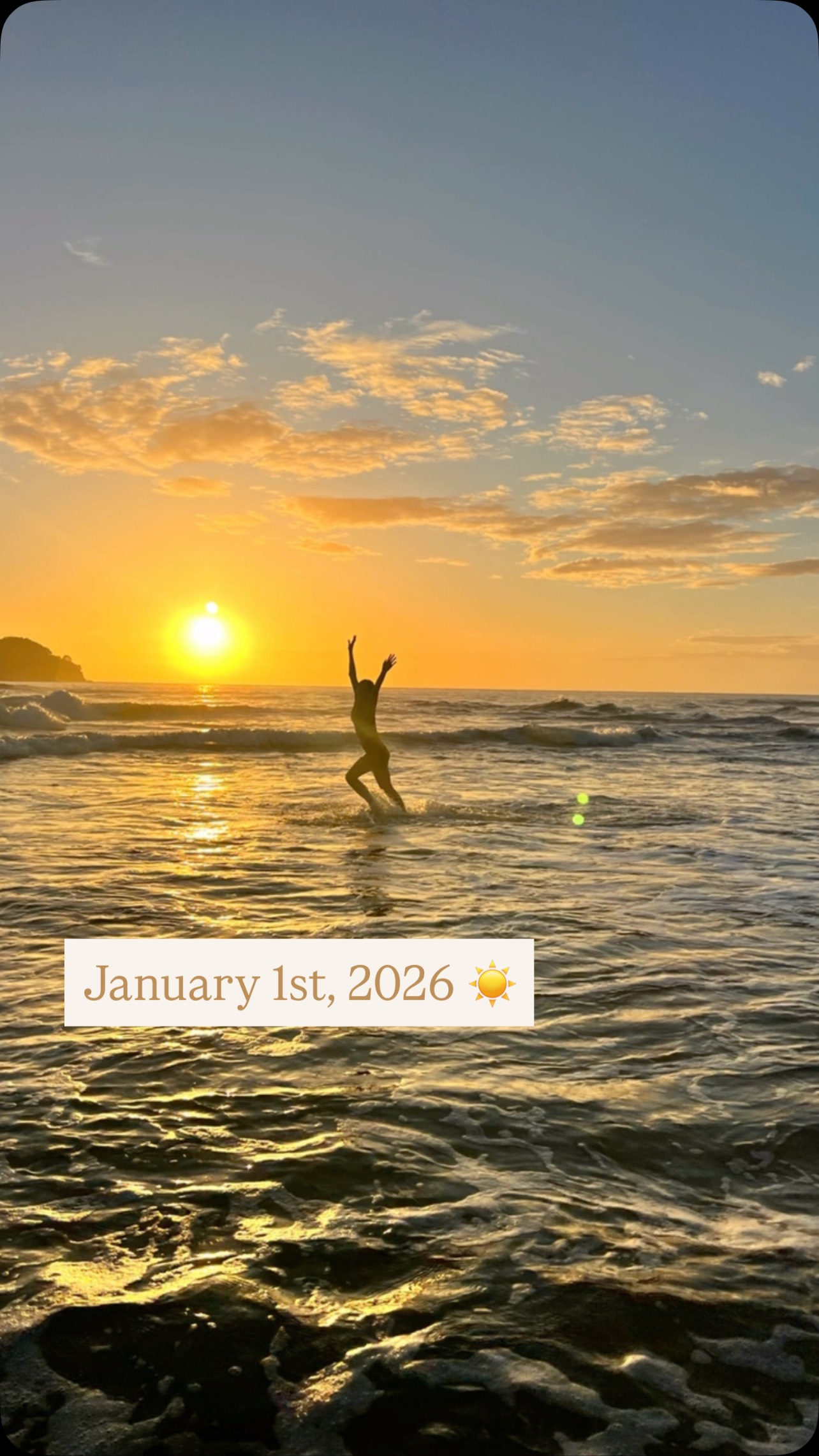 Chasing the sun ☀️
The first sunrise of 2026 - Aotearoa 💚
🥰
Welcoming Te Rā with excitement, awe and joy.
🤗
A new day.
A new year.
New beginnings.
New energy.
☀️
Play.
Fun.
Hinemoana.
Abundance.
Warmth.
Ready.
💚
#2026 #sunrise #morningswims #moana joy