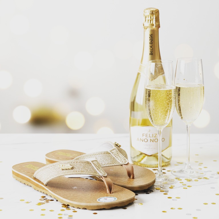 Caminhar em frente fica muito mais fácil quando temos conforto nos pés e esperança no coração. Deixe sua marca por onde passar neste Ano Novo com a BoraBora. 🍾🥂
Um brinde aos novos passos! 🥂✨
#AnoNovo #BoraBora #Caminhada #Reveillon #PassosLeves