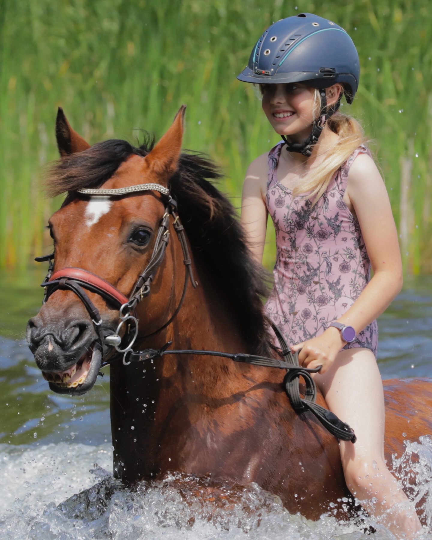 Badetur på Østerlund, et hit for store som små. Om der skal fart på eller hygges🥳💦 Ses vi til sommer? Vi har stadig plads i uge 28 og 29 med egen medbragt pony/hest. Alt udsolgt i uge 27🎉 #østerlundridelejr #danmarkssjovesteridelejr