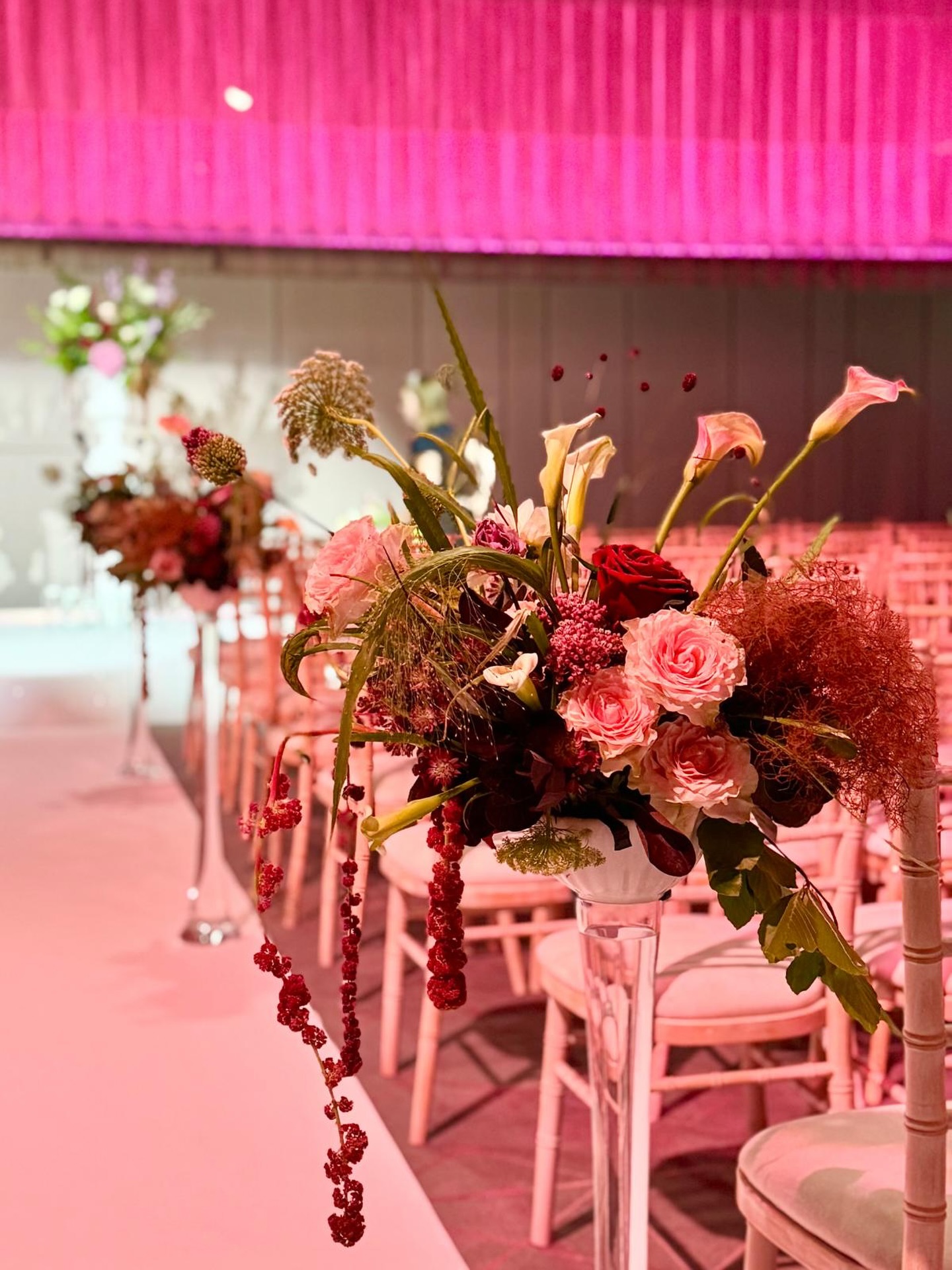 To everyone who has entrusted me with their flowers this year, shown support, or helped me out in any way to make it all happen, thank you - 2025 has been a year full of blessings and lessons, none of which could happen without you - it has meant the absolute world 🤍
2026, I’m ready for ya ✨
#flowers #florist #londonflorist #weddingflowers #weddingflorist