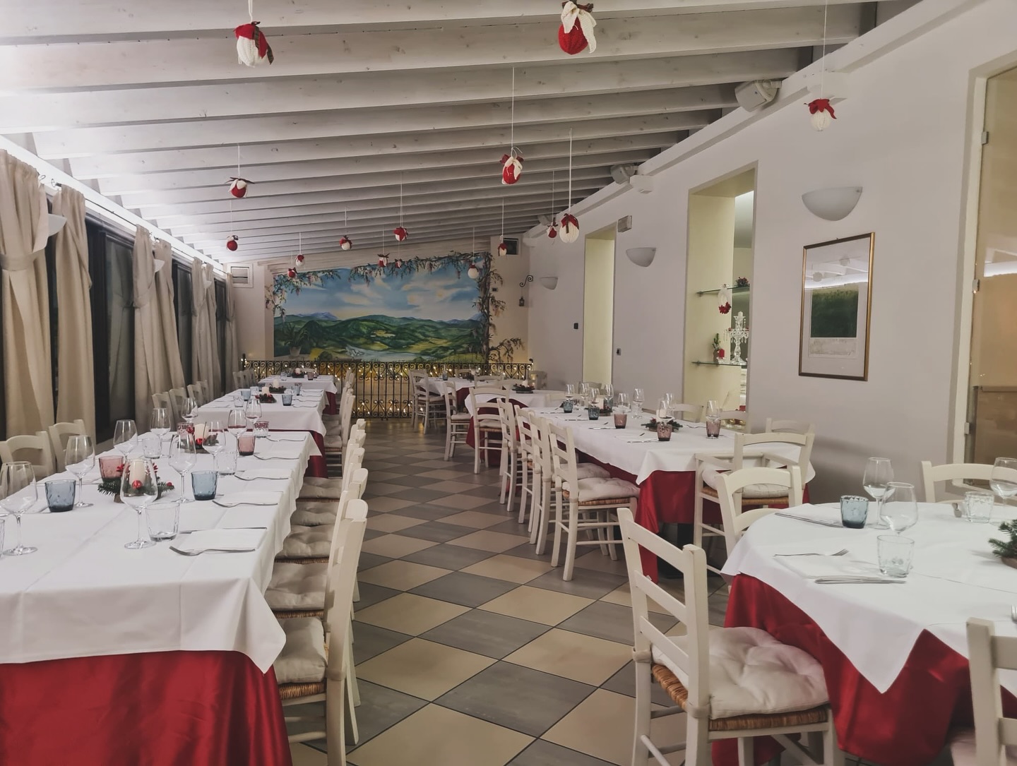 🎄Il nostro Natale da Darocco Ristorante
Il Natale, da noi, è stato un mix di tavoli preparati con cura, piatti buoni, luci accese presto e un’atmosfera che sa di casa.
Un momento di gioia, vissuto insieme a chi ha scelto di festeggiare con noi.
📍 Via Ferrini 86, Samarate
📞 +39 333 991 8226
#daroccoristorante #nataleadarocco
#atmosferanatalizia #ristorantesamarate
#festedinatale #cucinaitaliana
#accoglienza #tradizione