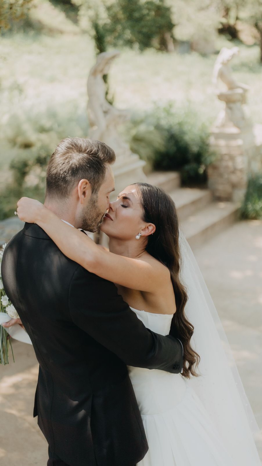 The magical first look of S+A, which we had the pleasure of capturing together with @reelamorstories ✨
@mastorroella @mireiaroyo.eventdesignstudio @sweetdreams_productions @monchoscatering @teresasnowball_co @olya.kobruseva @oscarmarimon_dj @gofloral_ @saxonara_ @ahrental
#destinationwedding #luxuryweddings #luxuryweddingphotographer #luxuryweddingvideographer #spainwedding