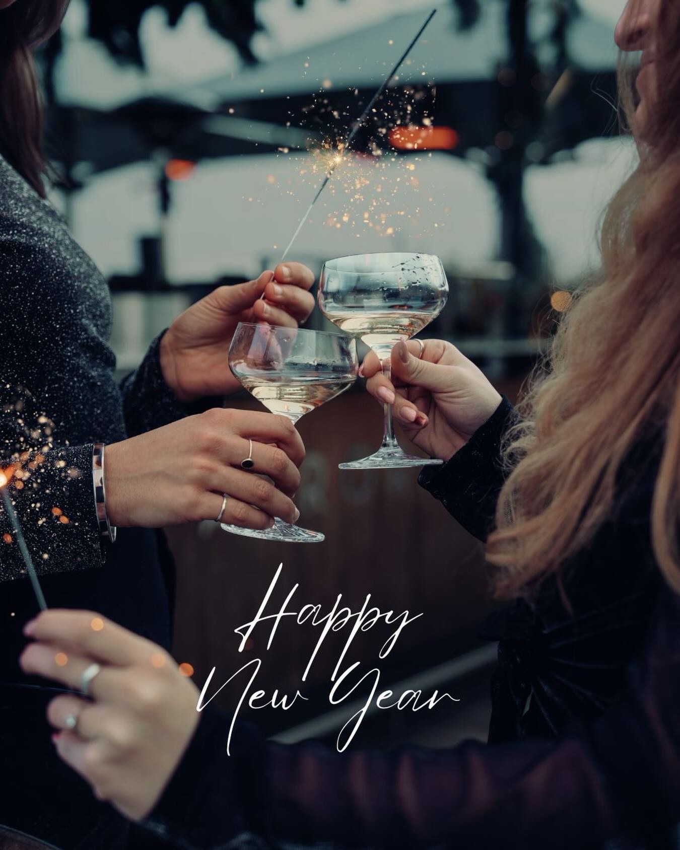 Happy New Year from Aurora Rooftop Bar! 🥂✨
A heartfelt thank you to each of you for making 2025 so special with your unforgettable moments above Vienna’s skyline. We can’t wait to welcome you back in 2026 for more sparkling nights, breathtaking views, and memories that will last a lifetime.
Here’s to laughter, joy, and magical evenings together – cheers to an amazing year ahead! 🍾
#AuroraRooftopBar #HappyNewYear #ViennaViews #CheersTo2026 #auroramoments