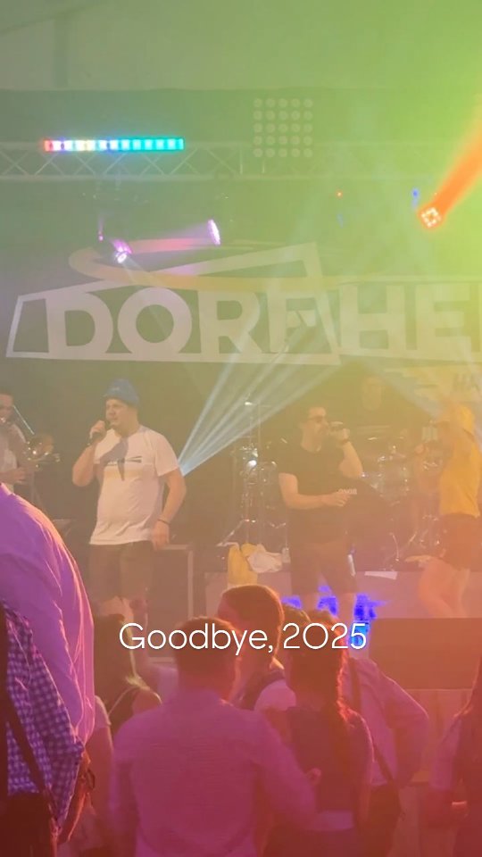 2025, it's a wrap! ✨
Wir hatten eine wundervolle vor-letzte Saison 🥰🎶
Jetzt stecken wir schon mitten in den Vorbereitungen für unsere anstehende Abschluss-Tour 🎉🪩
Wir freuen uns unendlich nächstes Jahr nochmal mit euch durchzudrehen! 🚀💛