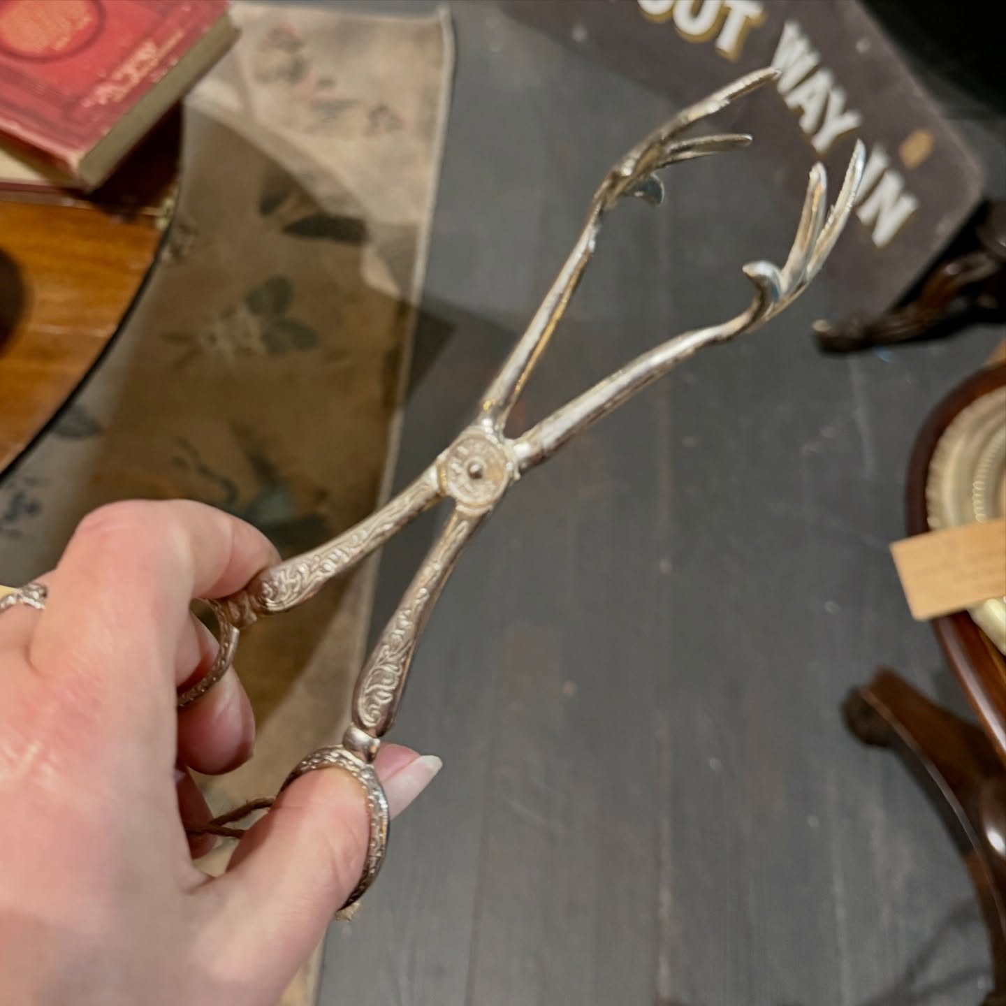 Sometimes you’ve just got to pick things up, or open the drawers or feel the texture…
That’s the joy of vintage.
Objects made to be held, used, and lived with — not just looked at.
So next time you visit, take a moment.
Pick things up (carefully)
Turn them over and feel the history.
#vintagetexture #tactileliving #antiques #vintagefinds #antiquesofinstagram www.theantiquevillage.co.uk