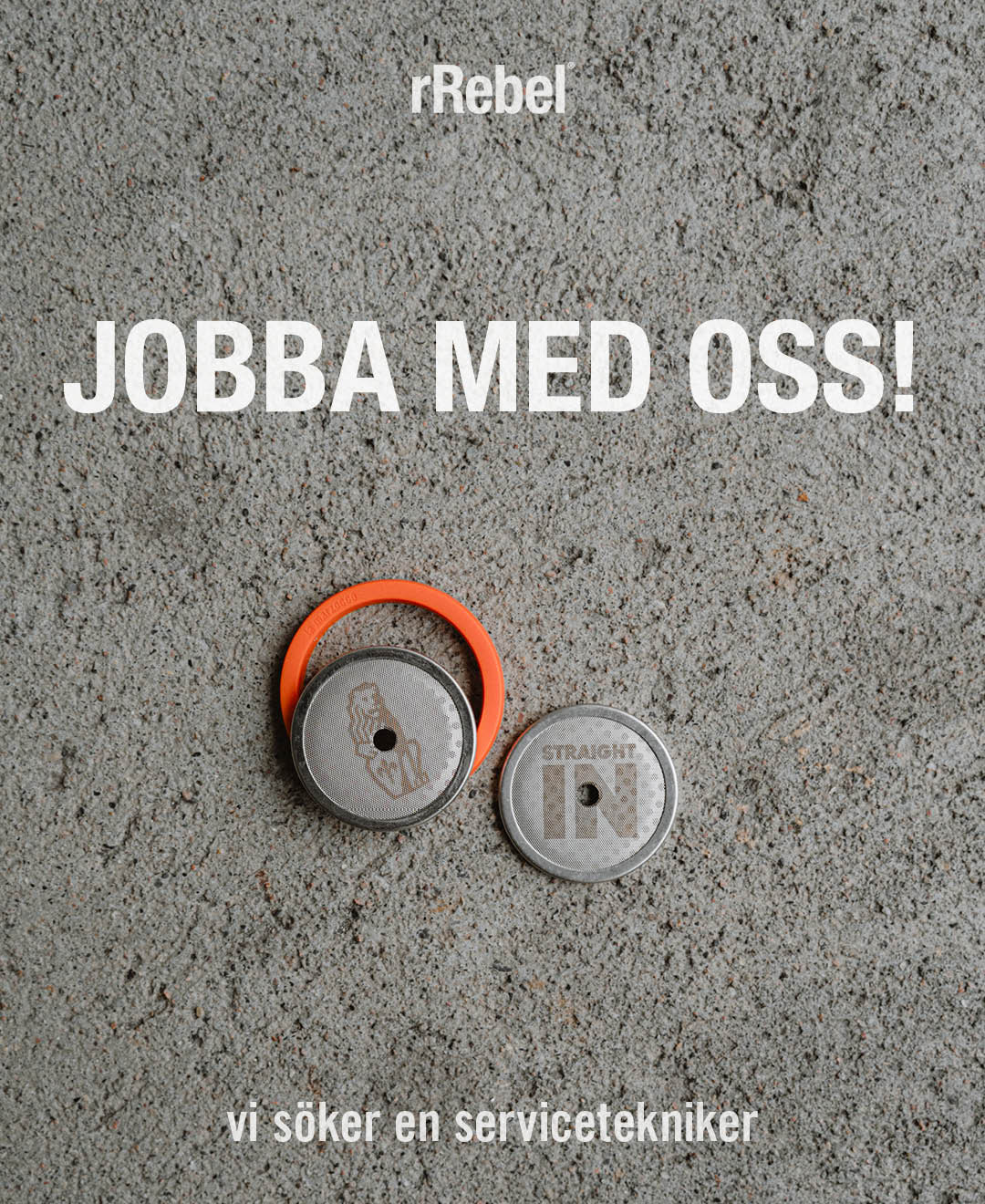 Är det dags att börja året med ett nytt äventyr?
Vill du vara med och sprida bättre kaffe till Sverige? Gillar du människor, teknik och smaken av riktigt bra espresso? Då ska du bli en del av oss på rRebel.
Vi växer och söker nu ytterligare en servicetekniker! Är det du eller har du en vän som skulle passa perfekt?
Tipsa gärna vidare!
Ansökningen är öppen fram till 18e januari! Och hela annonsen hittar ni på vår hemsida!