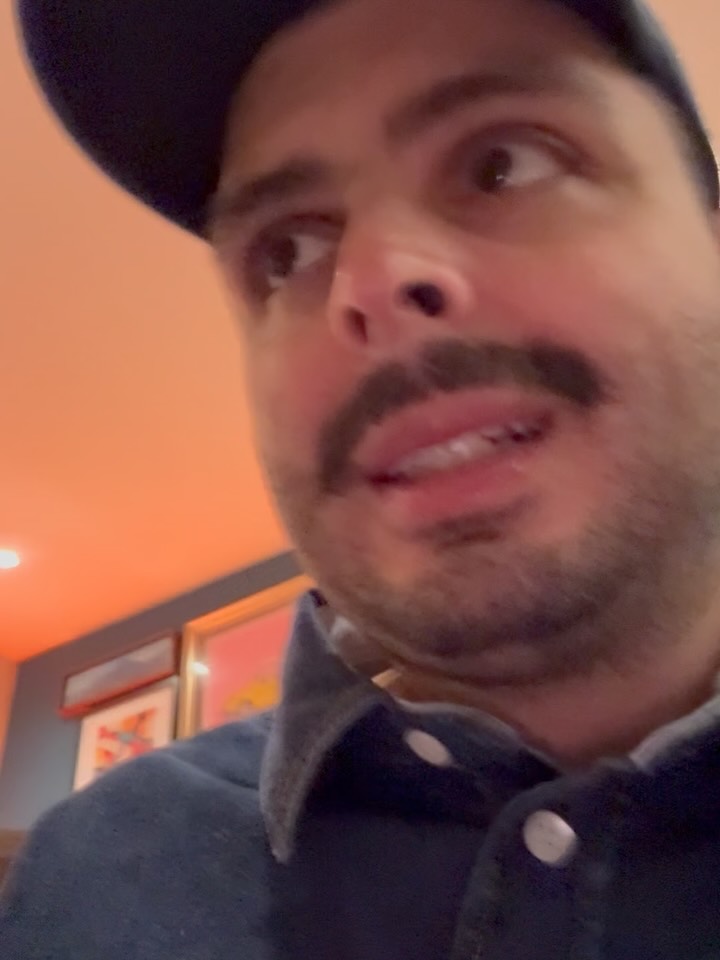 Un año durísimo, de preguntas profundas, asombro y conciencia.
Aprendí a reconocer mis sombras, mis límites y también mi deseo de aportar algo mejor al mundo: a mi familia, a mis amigos, a quienes caminan conmigo. Aprendí a honrar las diferencias y a respetar los espacios de cada quien en este universo que compartimos.
Gracias, 2025, por las lecciones. 2026, aquí estoy: listo para seguir transformándome, para crecer con armonía, empatía y equidad.
Sorpréndeme!!!! sigo en el camino ✨ aprendiendo a respetar espacios y a dejar ir aquello que ya cumplió su lugar en mi historia: lo honro, lo recuerdo, y lo archivo para seguir buscando mi brillo.
Feliz Año ✨✨✨✨
#HappyNewYear #FelizAño